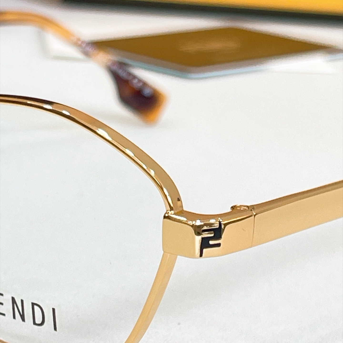 FENDI✨✨✨MODEL：FE40291U✨✨ SIZE：57口16-145✨✨✨