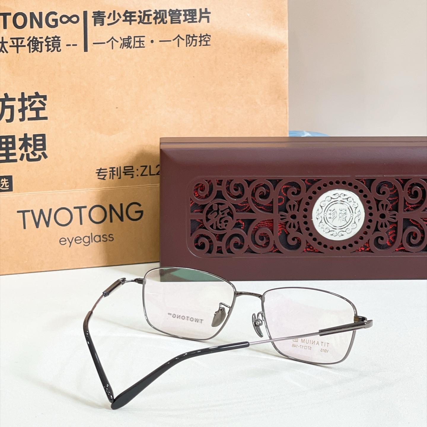 TWOTON*🌿🌿🌿Model：V915 🌿🌿🌿Size：57口17-148 🌿🌿🌿钛～～牛角镜腿～～（配送木盒、礼品袋