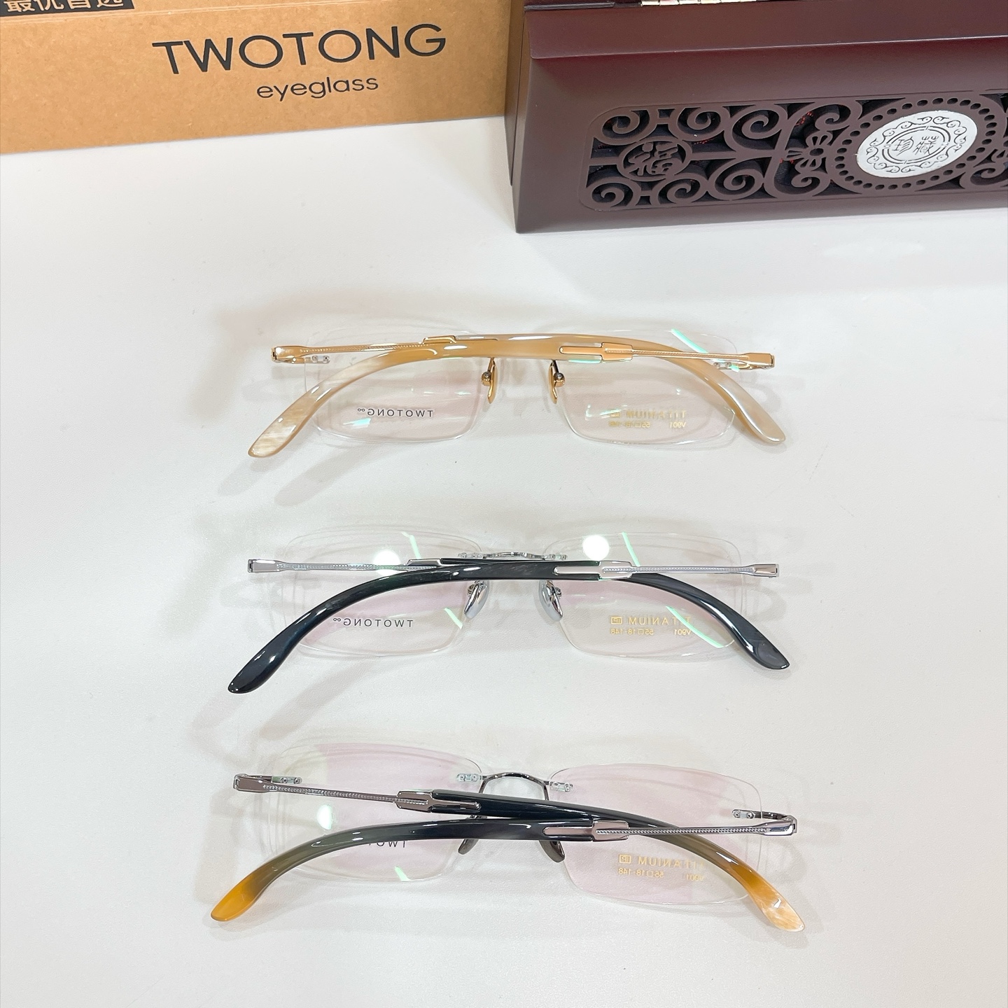 TWOTON*🌿🌿🌿Model：V901 🌿🌿🌿Size：55口18-148 🌿🌿🌿钛～～牛角镜腿～～（配送木盒、礼品袋