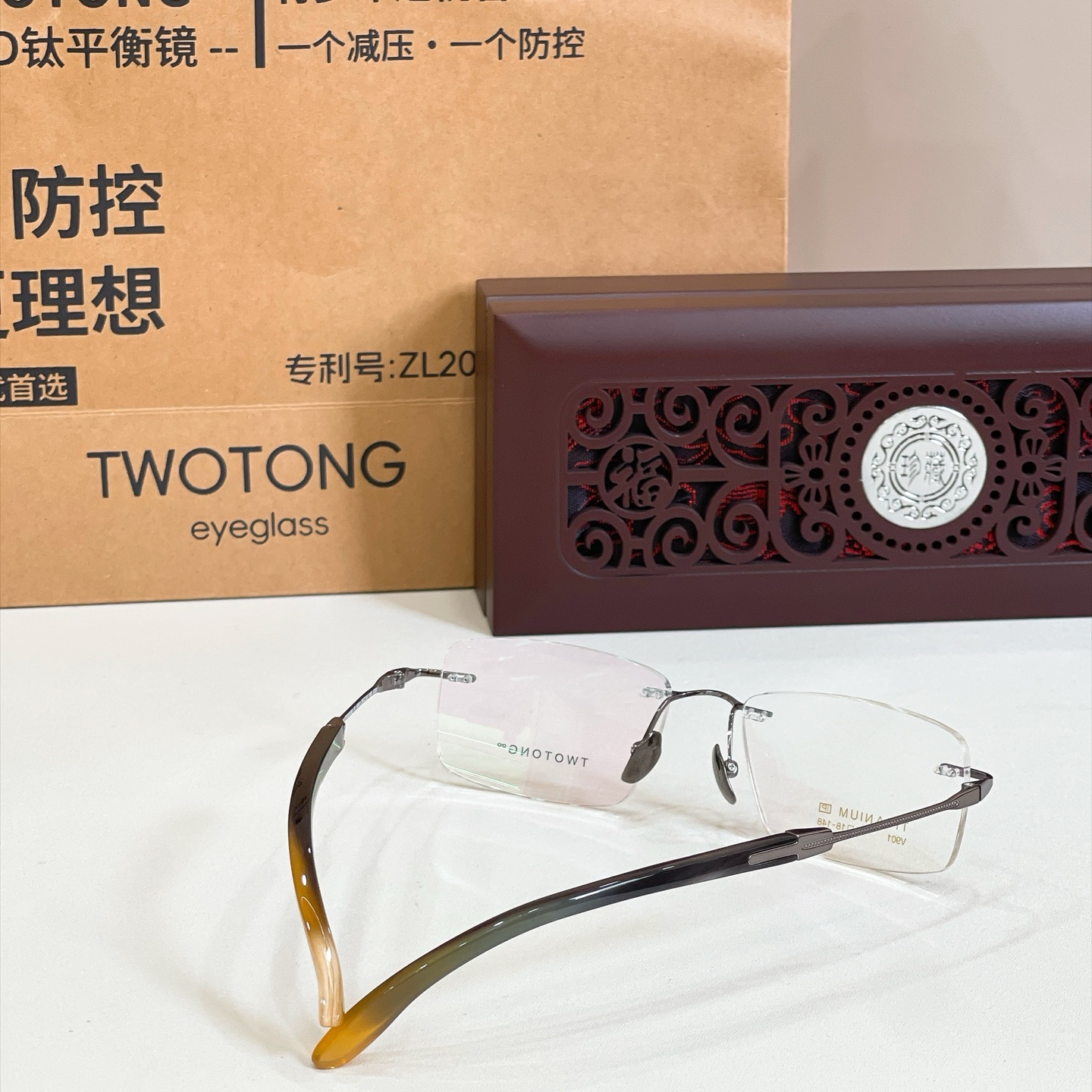 TWOTON*🌿🌿🌿Model：V901 🌿🌿🌿Size：55口18-148 🌿🌿🌿钛～～牛角镜腿～～（配送木盒、礼品袋