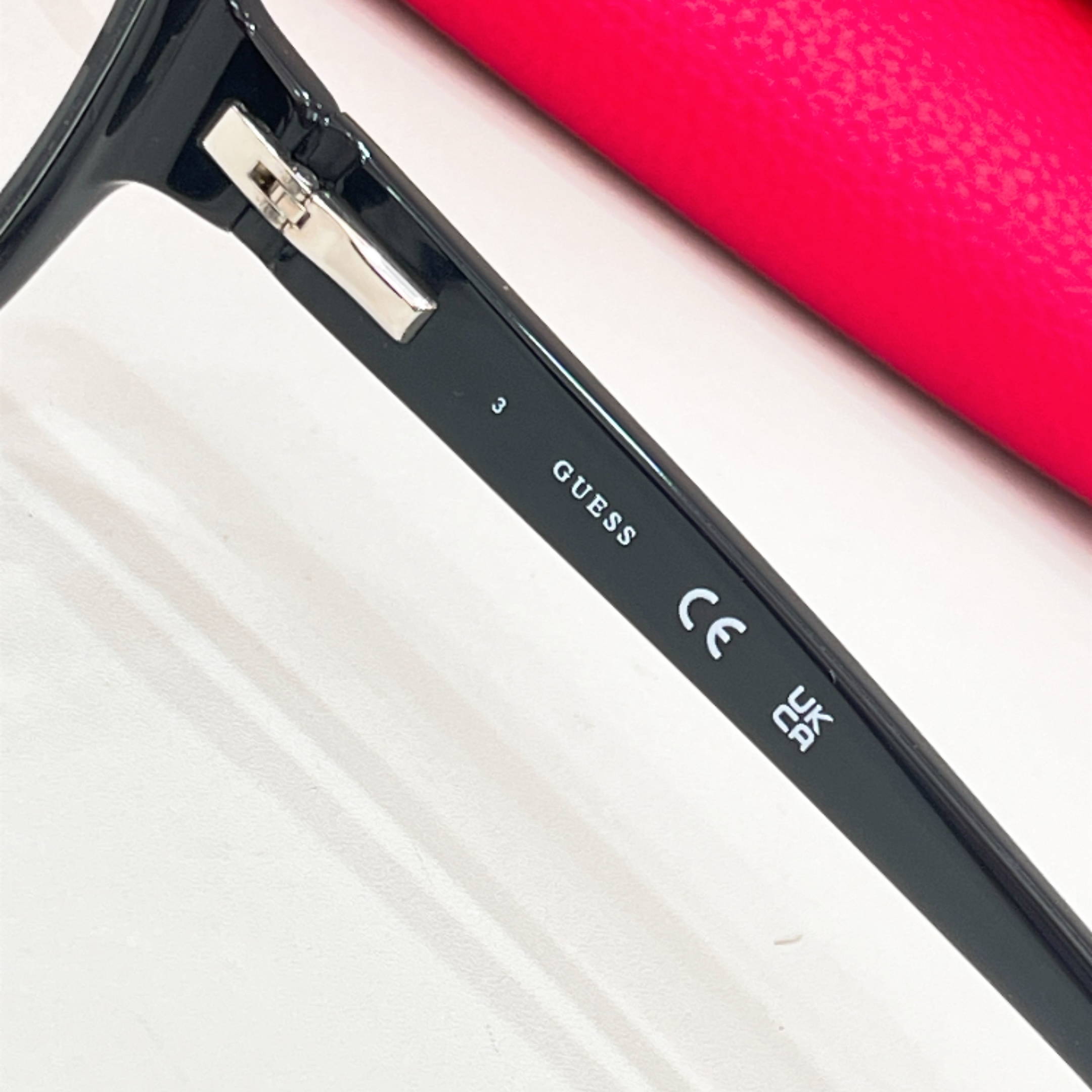 GUES*🫟🫟🫟Model：GU50490 🫟🫟🫟Size：52口18-135🫟🫟🫟原装货品～～