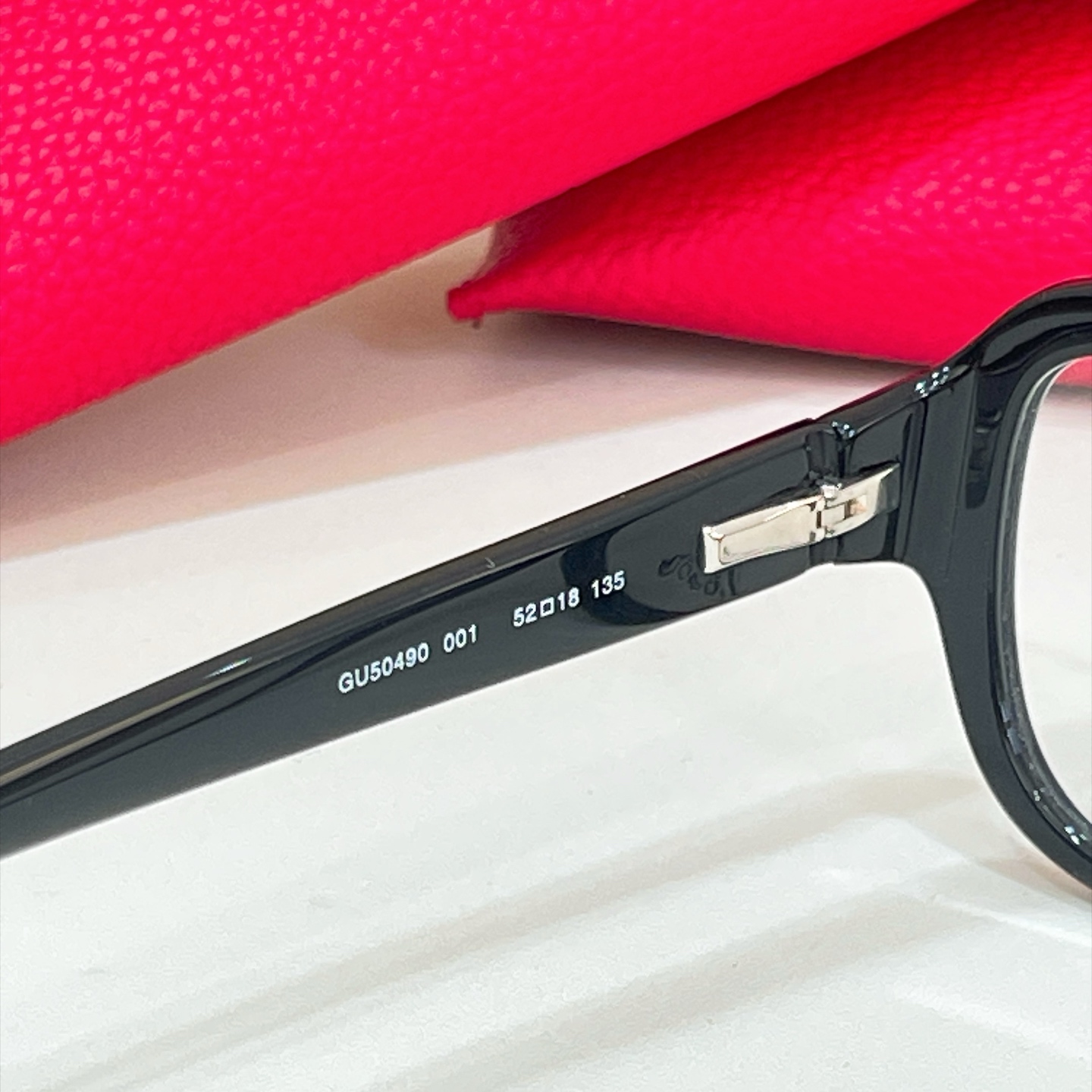 GUES*🫟🫟🫟Model：GU50490 🫟🫟🫟Size：52口18-135🫟🫟🫟原装货品～～