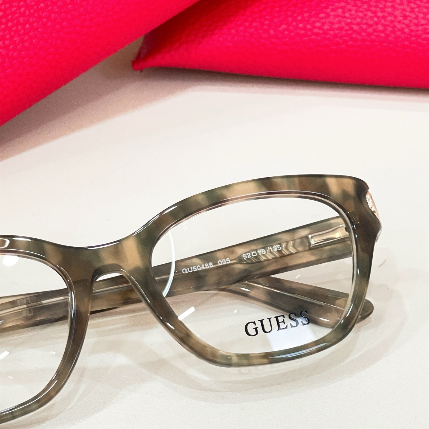 GUES*🫟🫟🫟Model：GU50488 🫟🫟🫟Size：52口18-135🫟🫟🫟原装货品～～