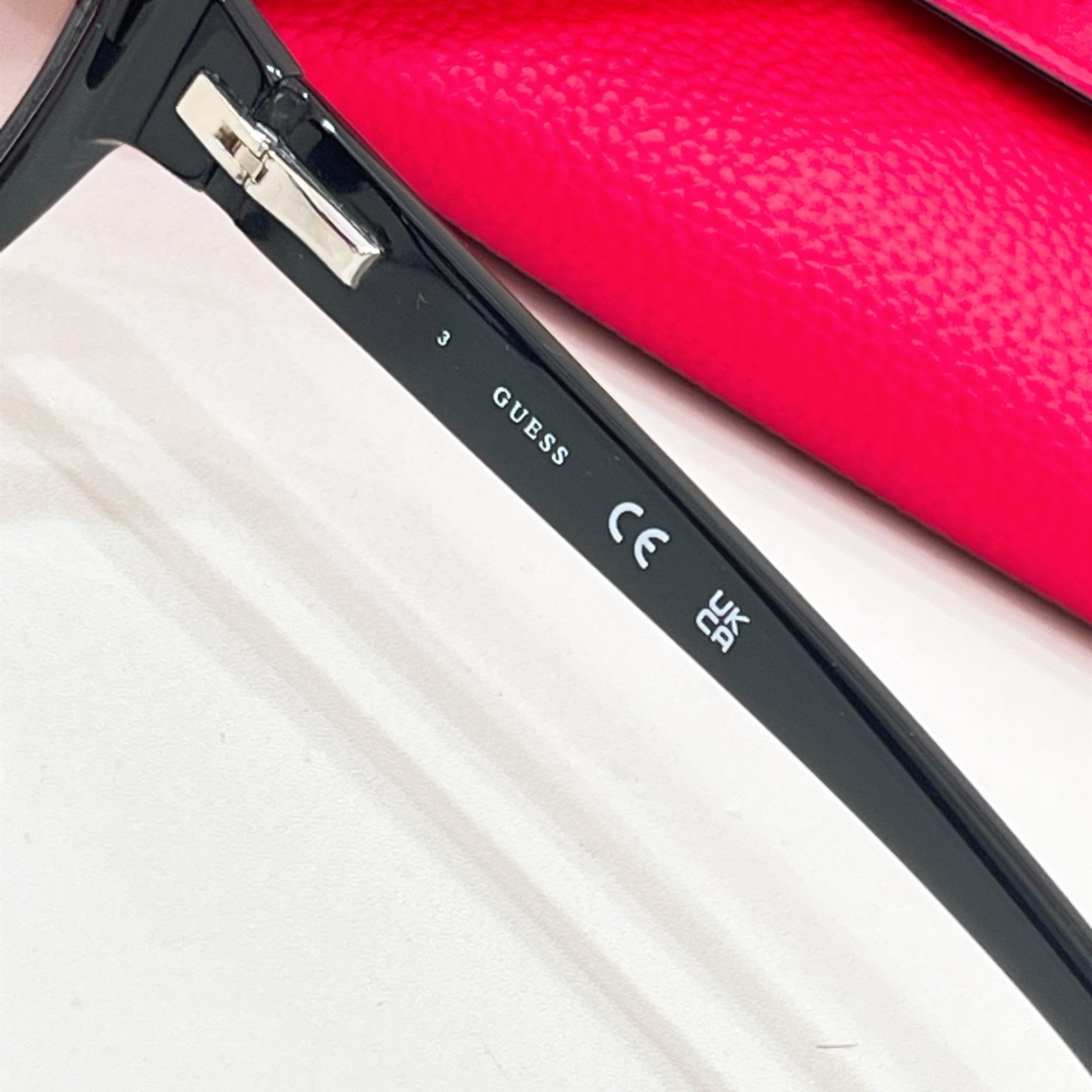 GUES*🫟🫟🫟Model：GU50489 🫟🫟🫟Size：52口17-135🫟🫟🫟原装货品～～