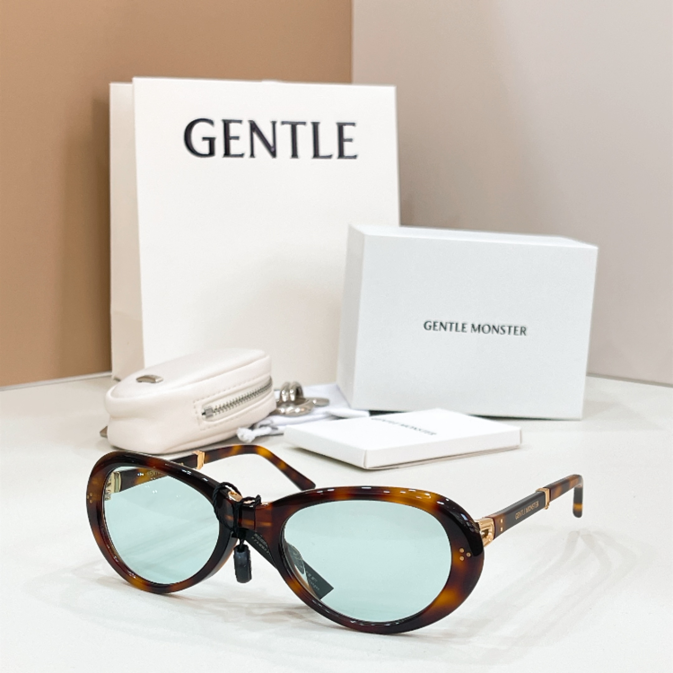 GENTLE MONSTE*🐼🐼🐼MODEL：ORBIT🐼🐼🐼SIZE:54口20-132🐼🐼🐼 折叠款～～