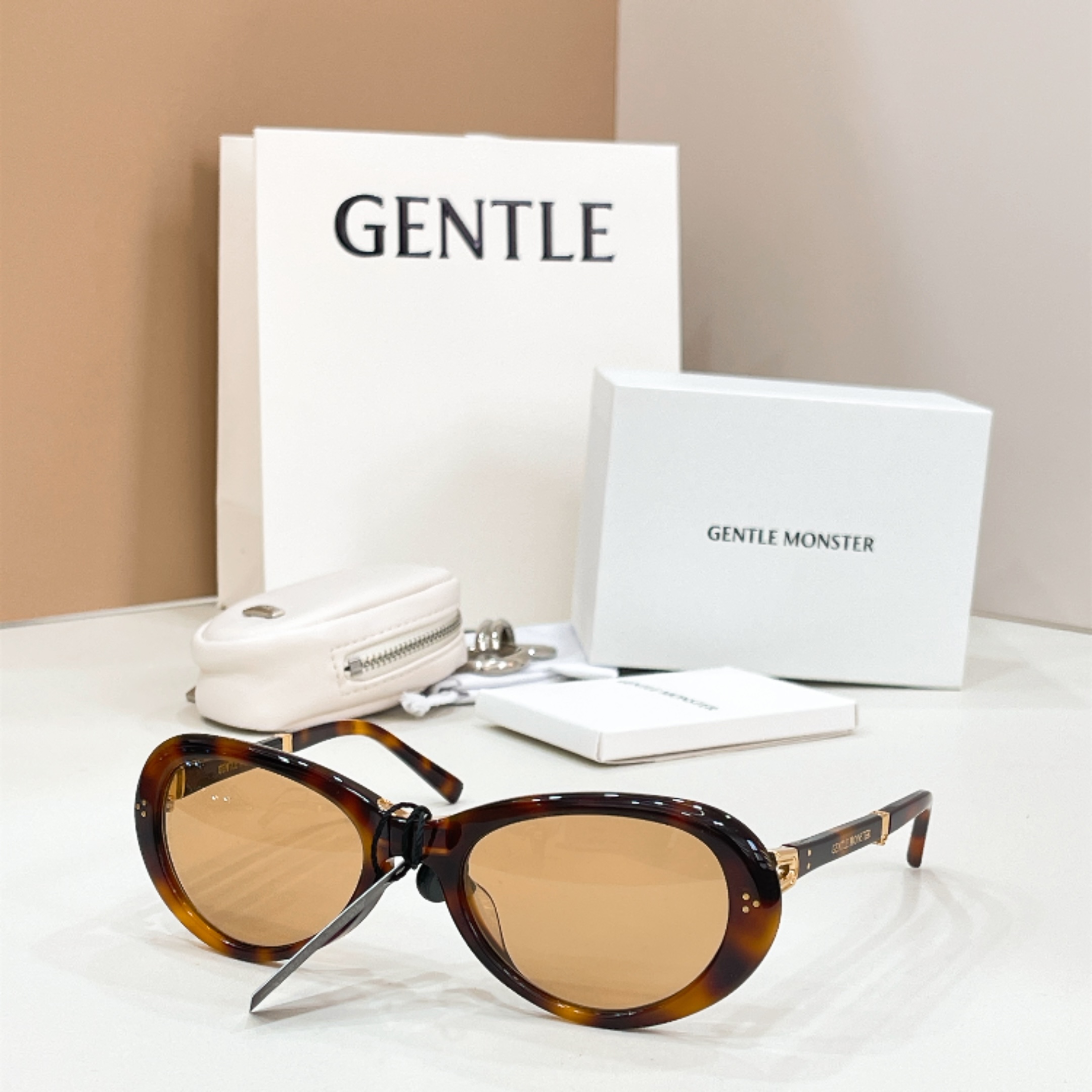 GENTLE MONSTE*🐼🐼🐼MODEL：ORBIT🐼🐼🐼SIZE:54口20-132🐼🐼🐼 折叠款～～