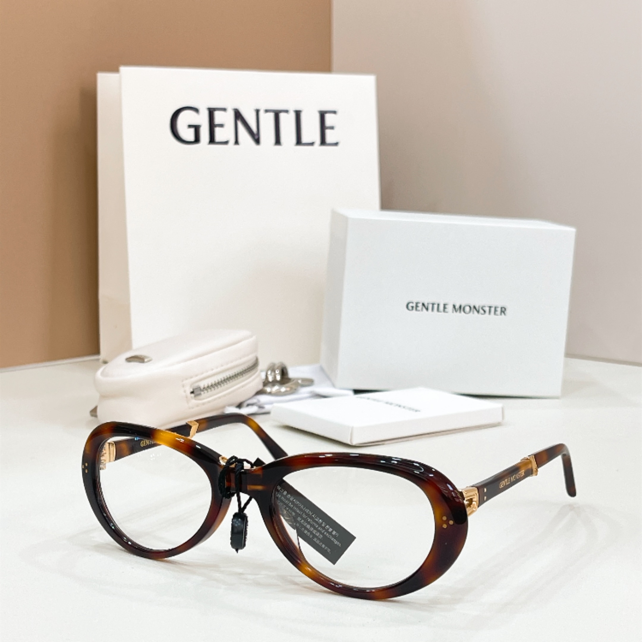 GENTLE MONSTE*🐼🐼🐼MODEL：ORBIT🐼🐼🐼SIZE:54口20-132🐼🐼🐼 折叠款～～