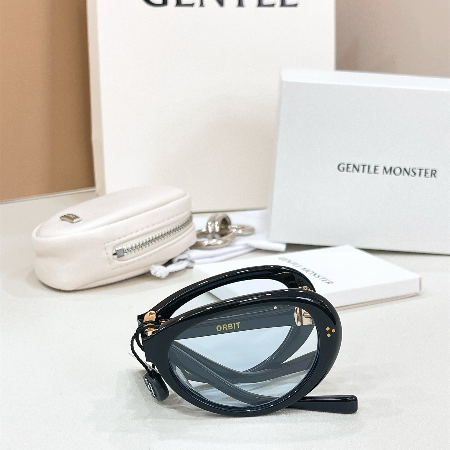 GENTLE MONSTE*🐼🐼🐼MODEL：ORBIT🐼🐼🐼SIZE:54口20-132🐼🐼🐼 折叠款～～