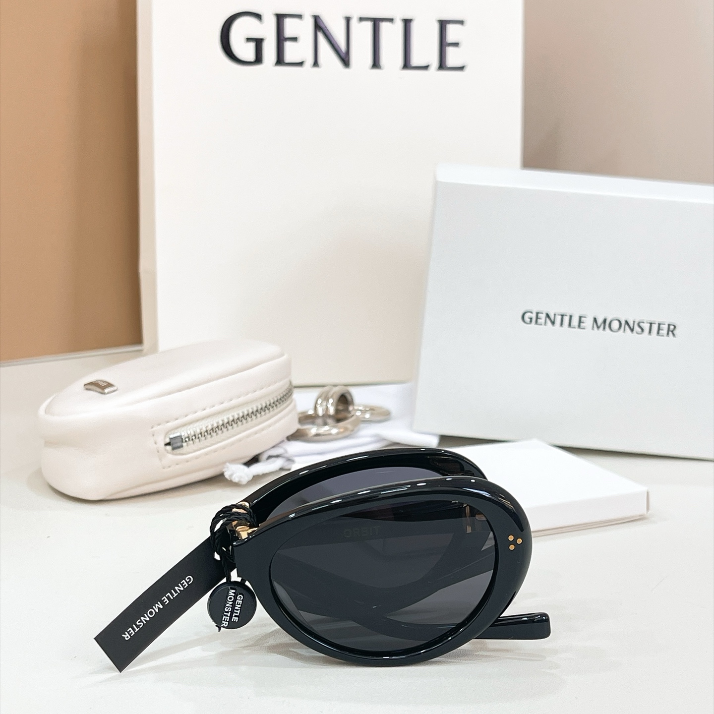 GENTLE MONSTE*🐼🐼🐼MODEL：ORBIT🐼🐼🐼SIZE:54口20-132🐼🐼🐼 折叠款～～