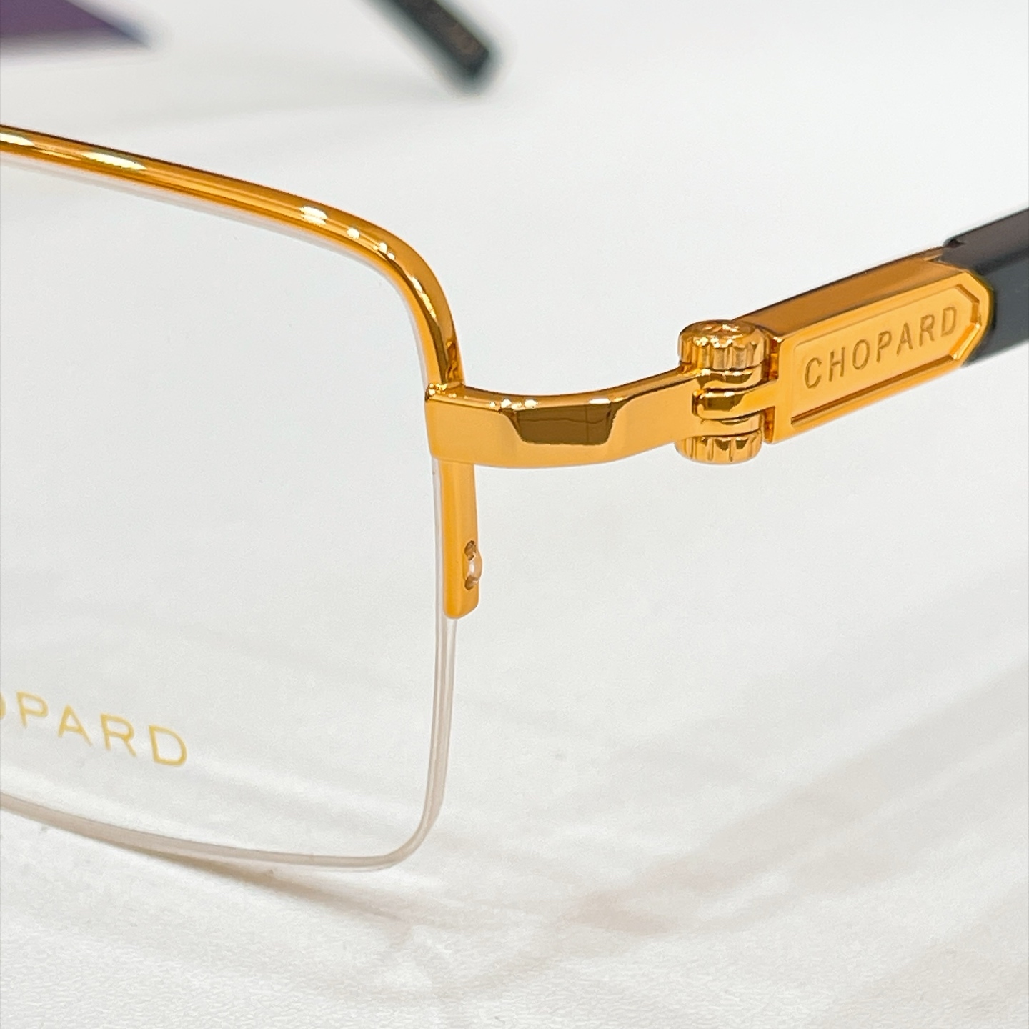ChoPar*肖邦⭐️⭐️⭐️MODEL：VCHL39D⭐️⭐️⭐️SIZE：55口19-145⭐️⭐️⭐️牛角镜腿～～