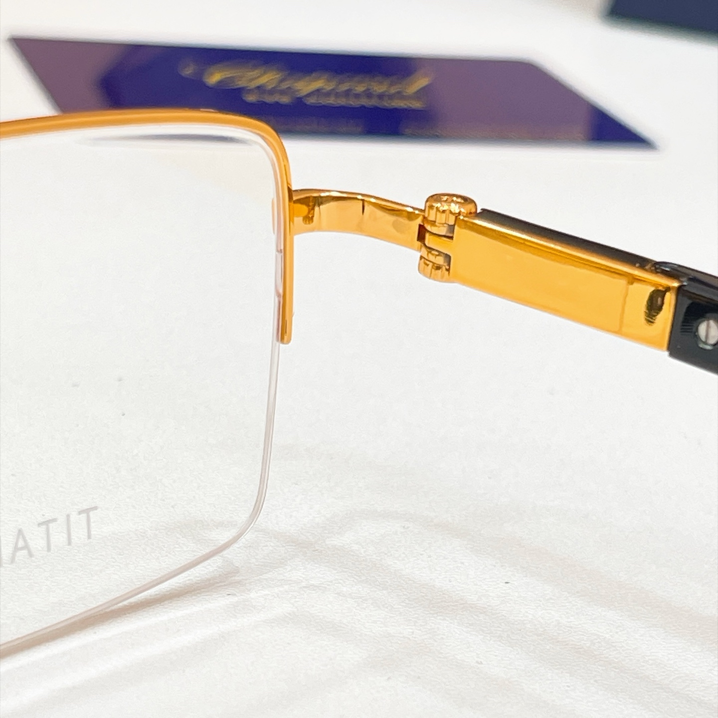 ChoPar*肖邦⭐️⭐️⭐️MODEL：VCHL39D⭐️⭐️⭐️SIZE：55口19-145⭐️⭐️⭐️牛角镜腿～～