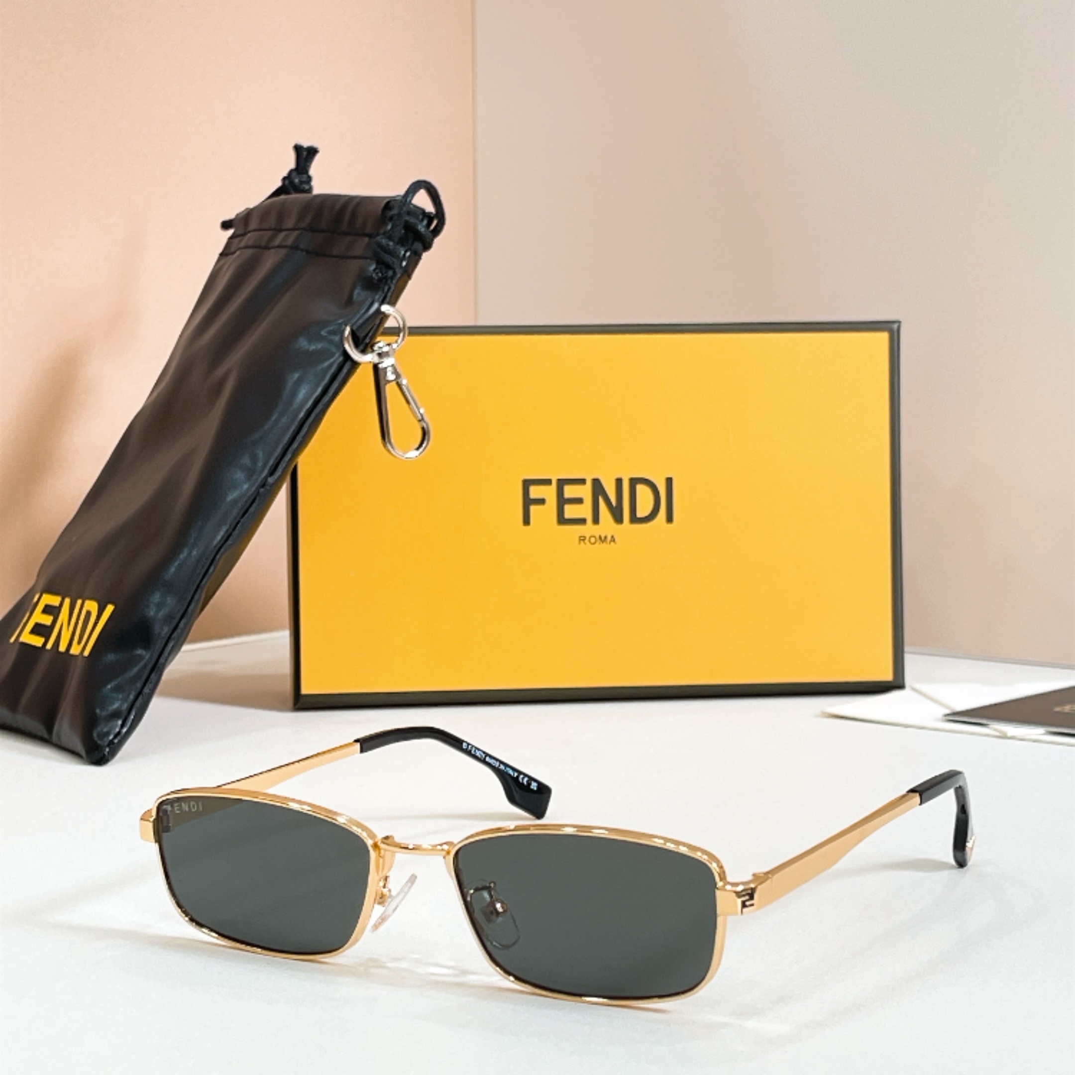FENDI✨✨✨MODEL：FE40292U✨✨ SIZE：55口18-145✨✨✨