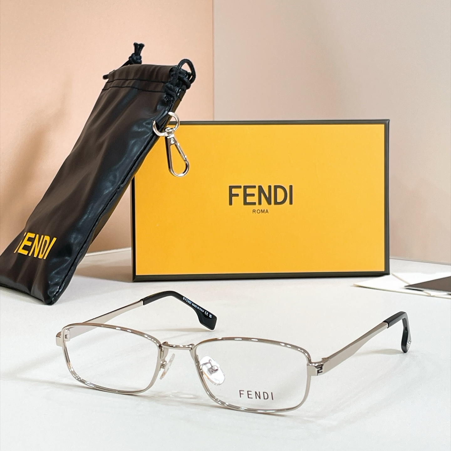 FENDI✨✨✨MODEL：FE40292U✨✨ SIZE：55口18-145✨✨✨