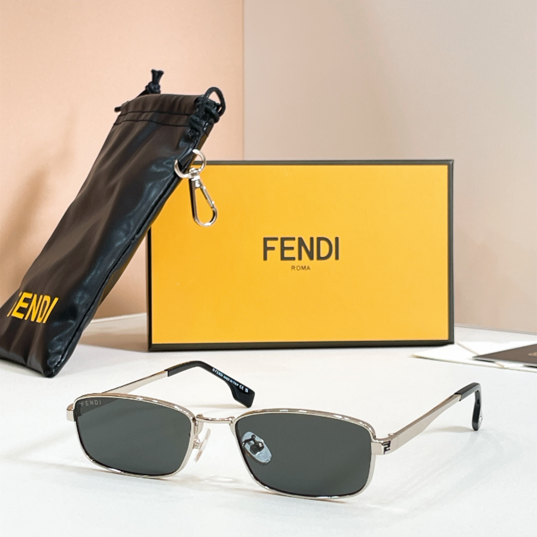 FENDI✨✨✨MODEL：FE40292U✨✨ SIZE：55口18-145✨✨✨