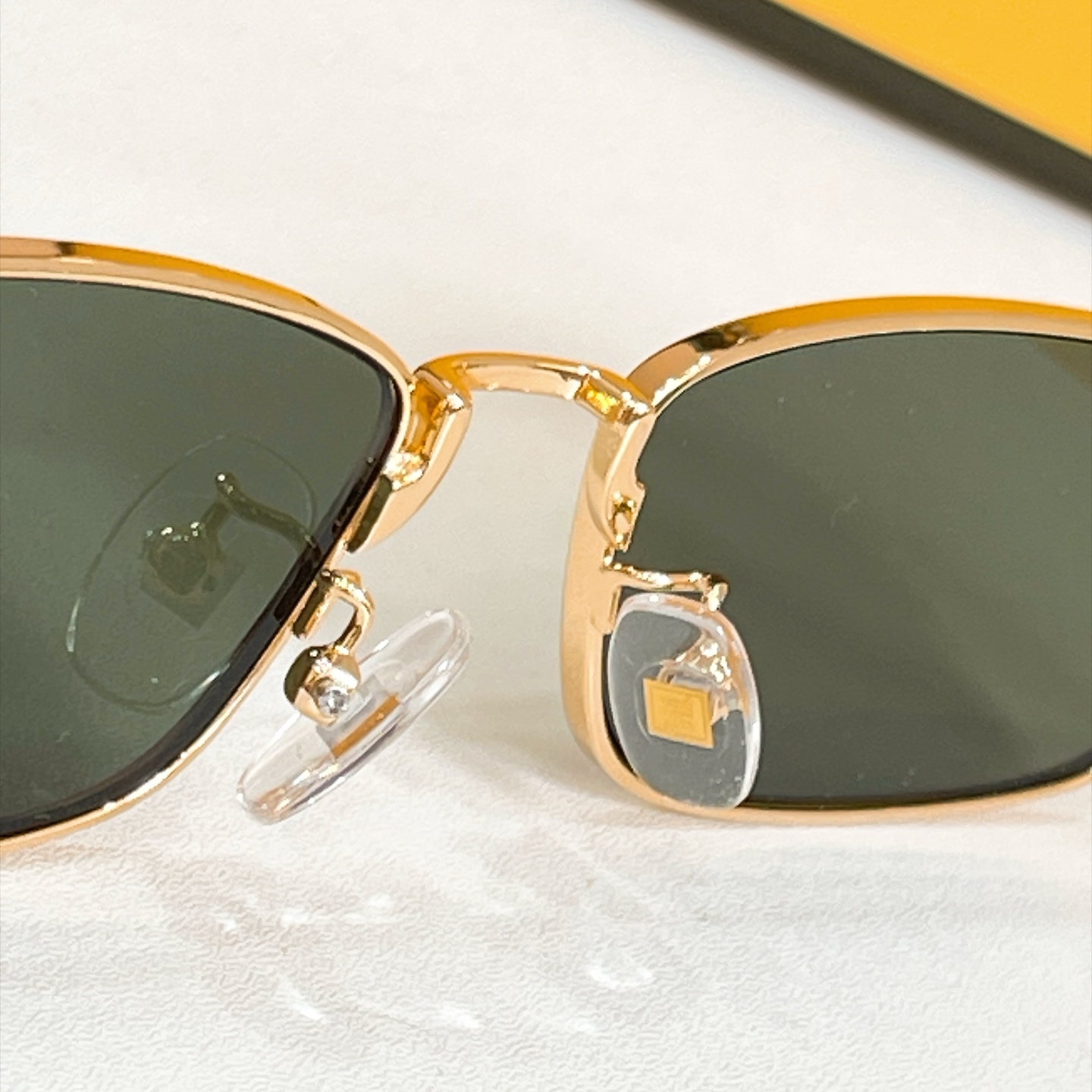 FENDI✨✨✨MODEL：FE40292U✨✨ SIZE：55口18-145✨✨✨
