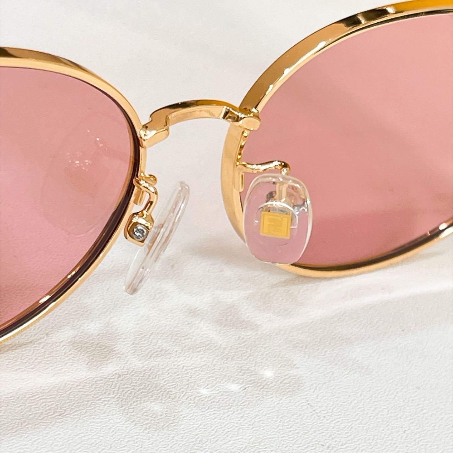 FENDI✨✨✨MODEL：FE40217U✨✨ SIZE：57口16-140✨✨✨