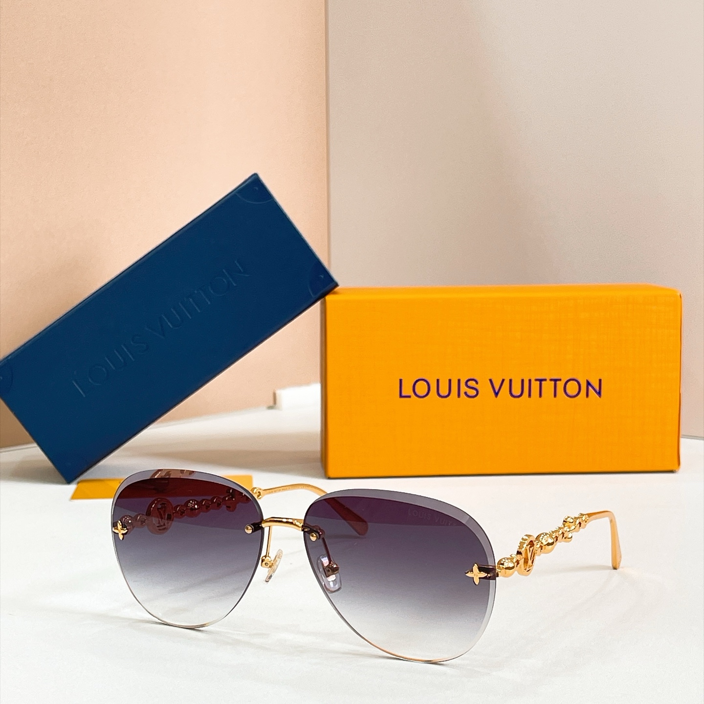 LOUIS VUITTON Rimless Metal Gradient Sunglasses