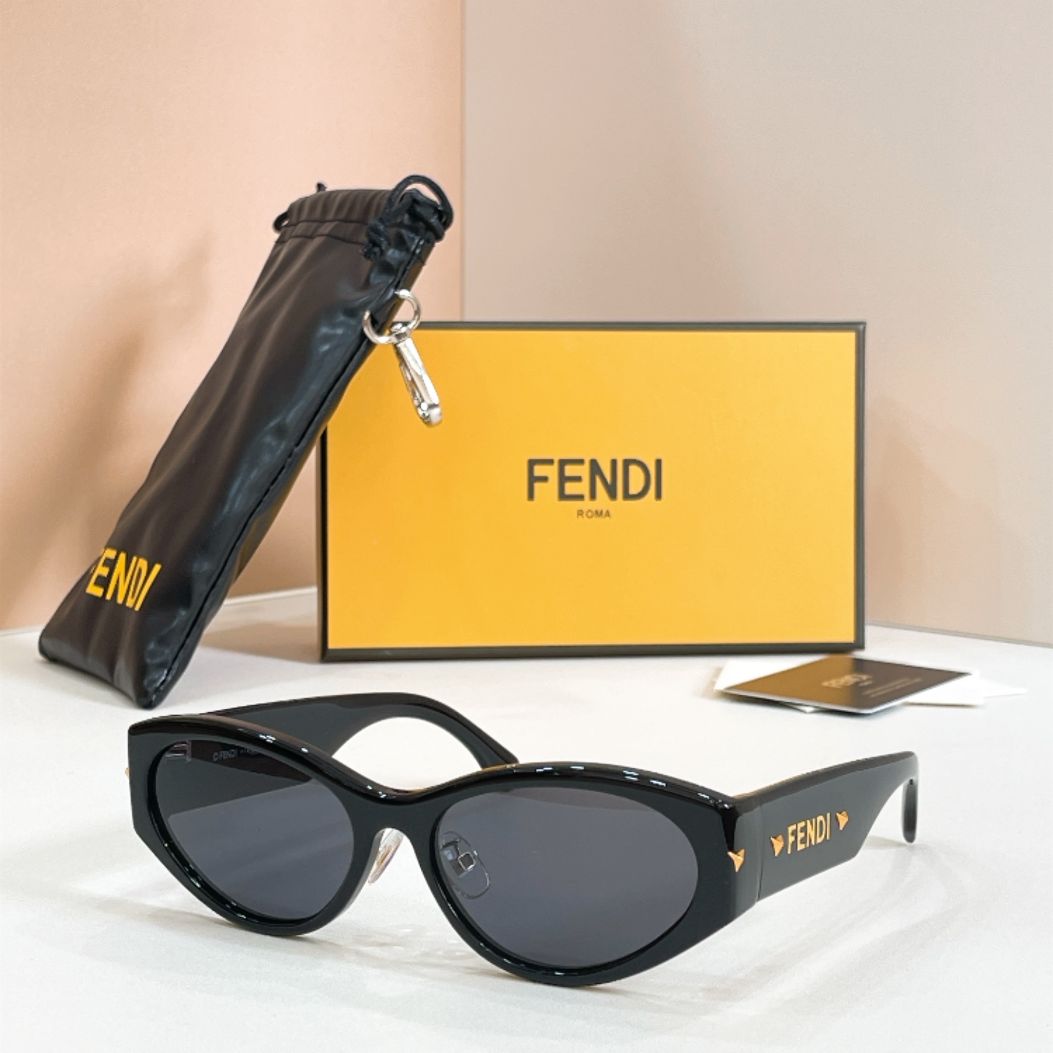 FENDI✨✨✨MODEL：FE40239I✨✨ SIZE：57口18-140✨✨✨