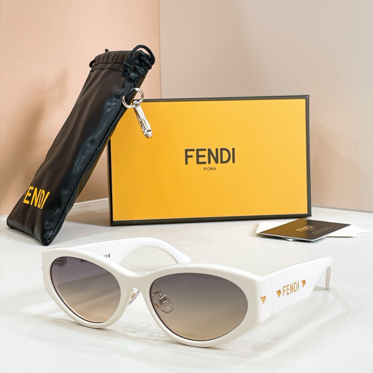 FENDI✨✨✨MODEL：FE40239I✨✨ SIZE：57口18-140✨✨✨