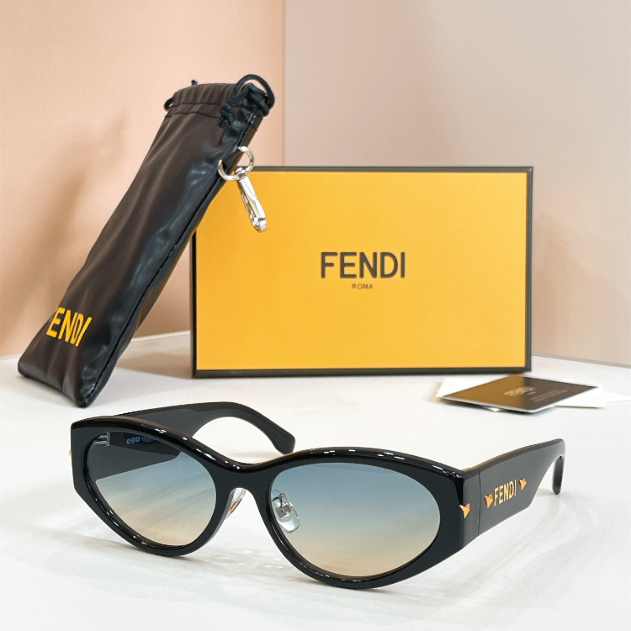 FENDI✨✨✨MODEL：FE40239I✨✨ SIZE：57口18-140✨✨✨
