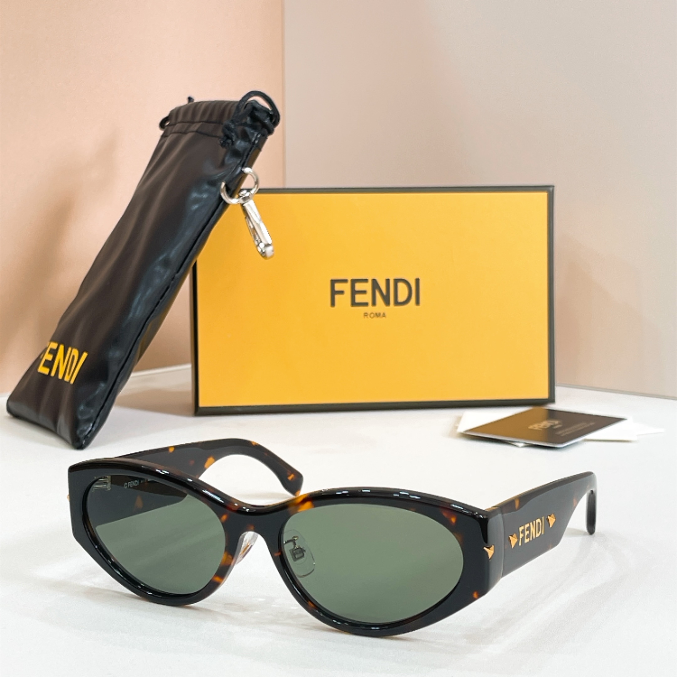 FENDI✨✨✨MODEL：FE40239I✨✨ SIZE：57口18-140✨✨✨