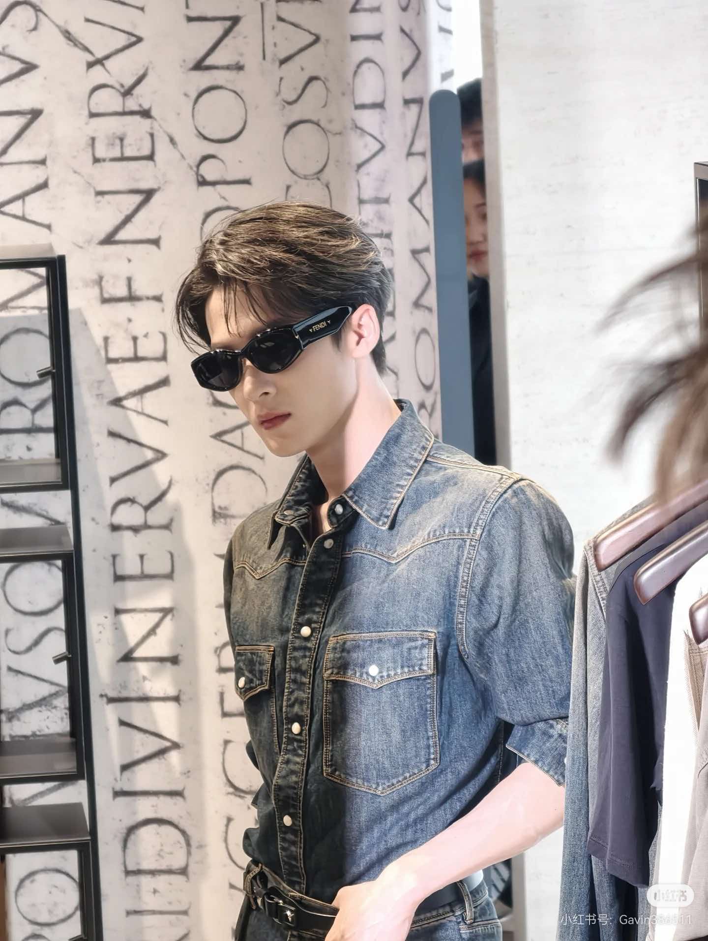 FENDI✨✨✨MODEL：FE40239I✨✨ SIZE：57口18-140✨✨✨