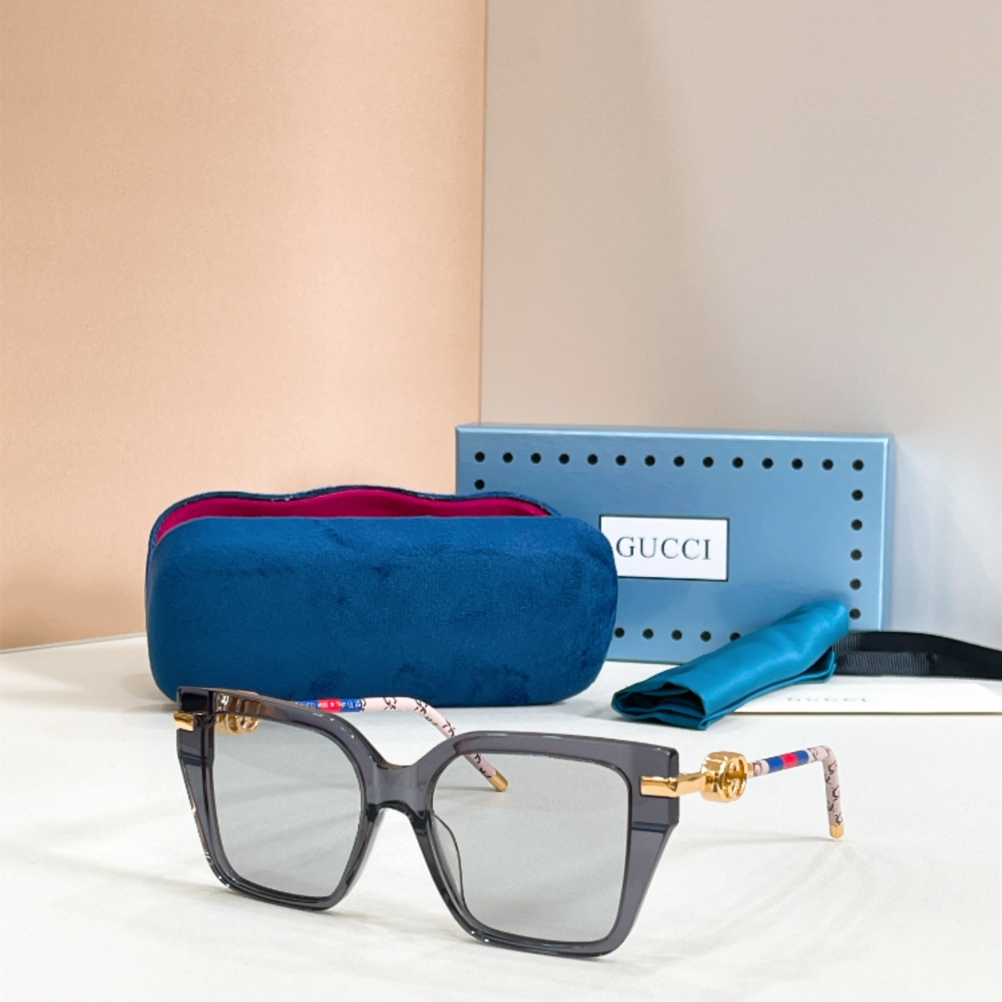 GUCCI Sunglasses Acetate Square Temples
