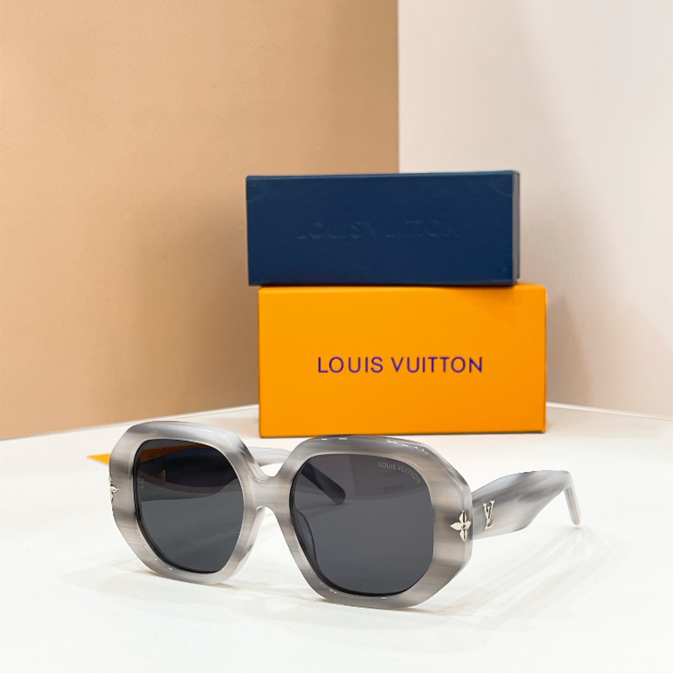 LOUIS VUITTO*✨✨✨MODEL：Z7641U✨✨✨ SIZE：55口17-146✨✨✨