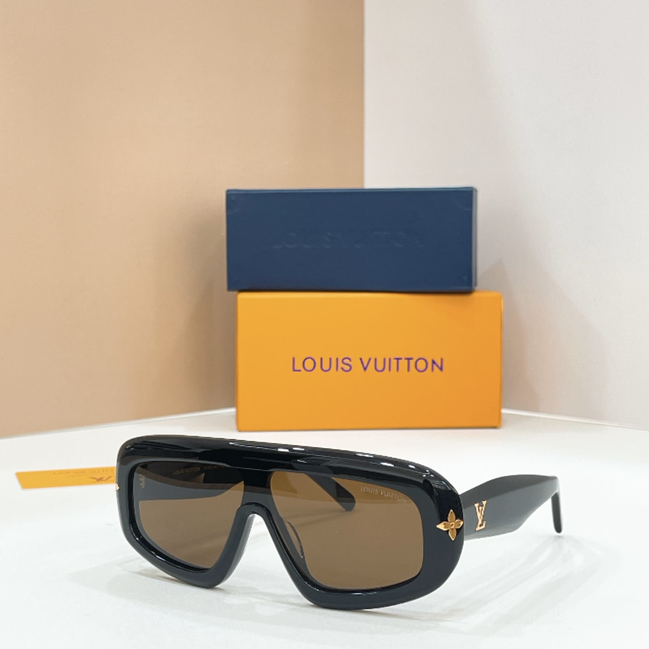 LOUIS VUITTO*✨✨✨MODEL：Z7642U✨✨✨ SIZE：127口9-146✨✨✨