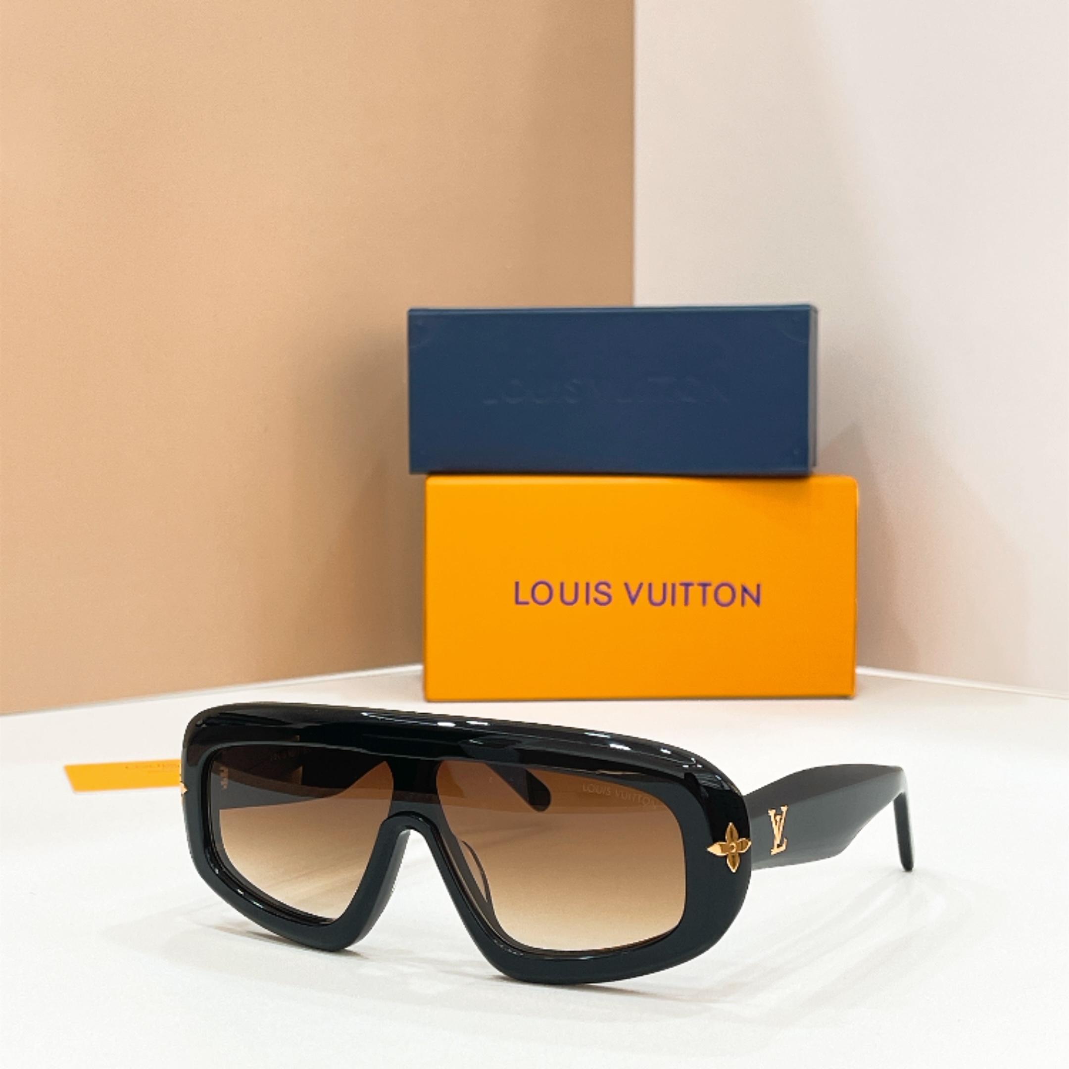 LOUIS VUITTO*✨✨✨MODEL：Z7642U✨✨✨ SIZE：127口9-146✨✨✨