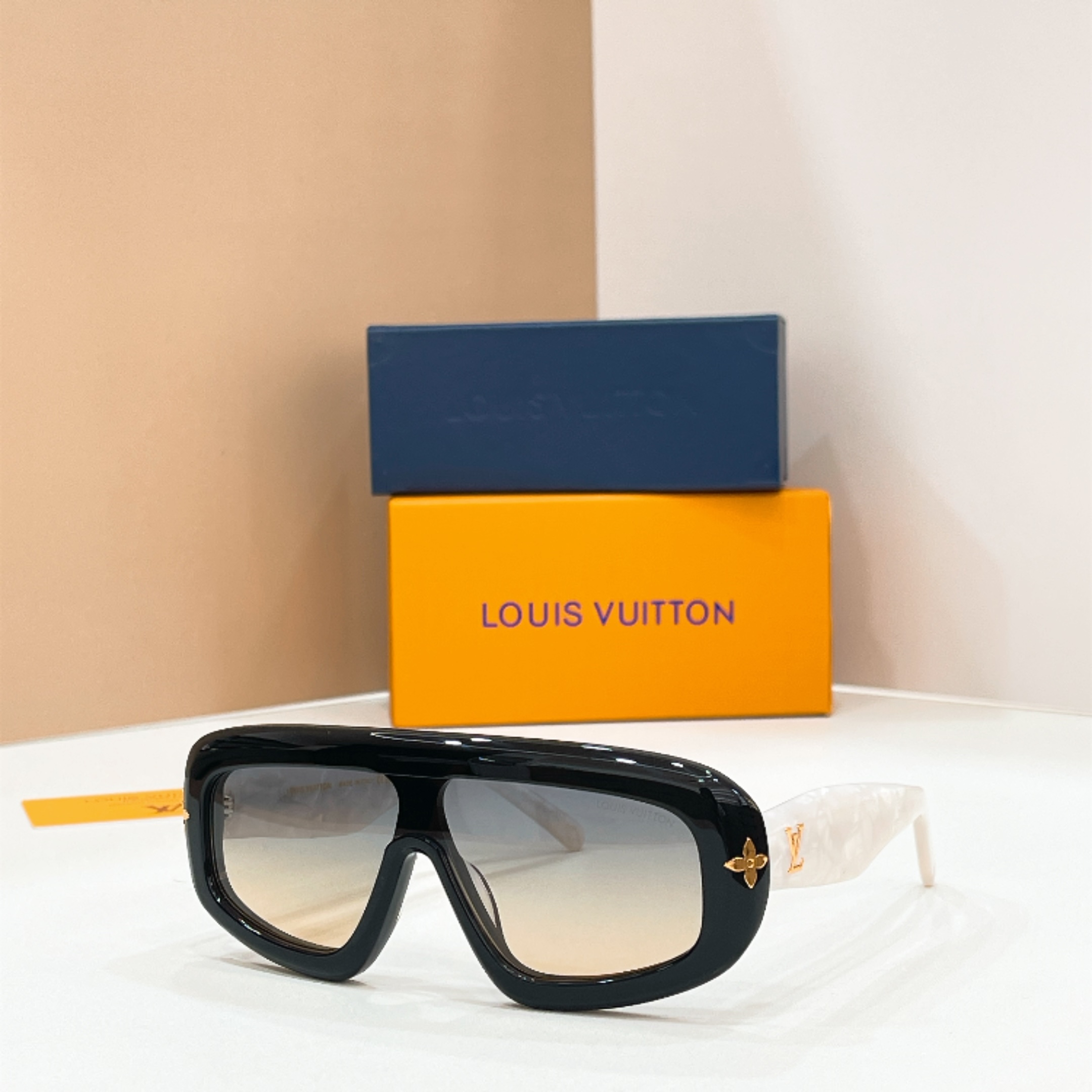 LOUIS VUITTO*✨✨✨MODEL：Z7642U✨✨✨ SIZE：127口9-146✨✨✨