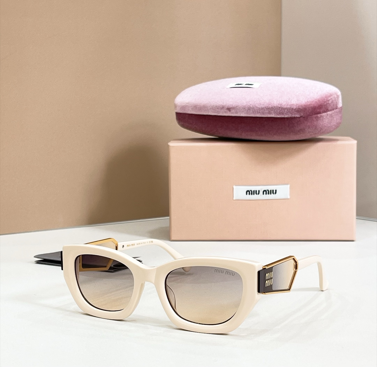 MIUMIU Sunglasses Acetate Cat Eye White
