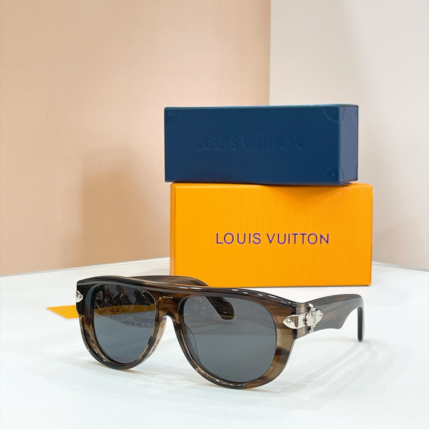LOUIS VUITTON Sunglasses Acetate Aviator Style