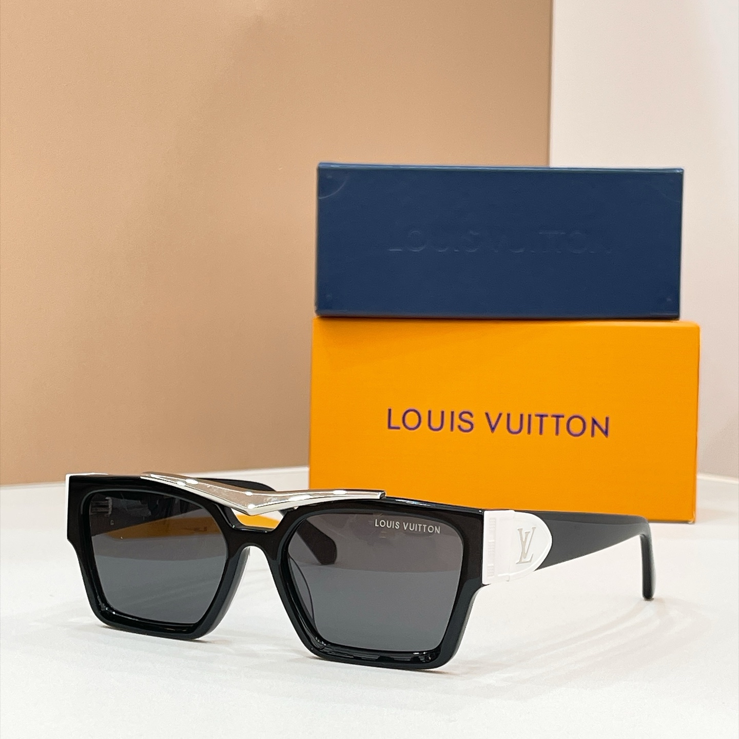 LOUIS VUITTO*✨✨✨MODEL：Z1759LU✨✨✨ SIZE：57口18-145✨✨✨