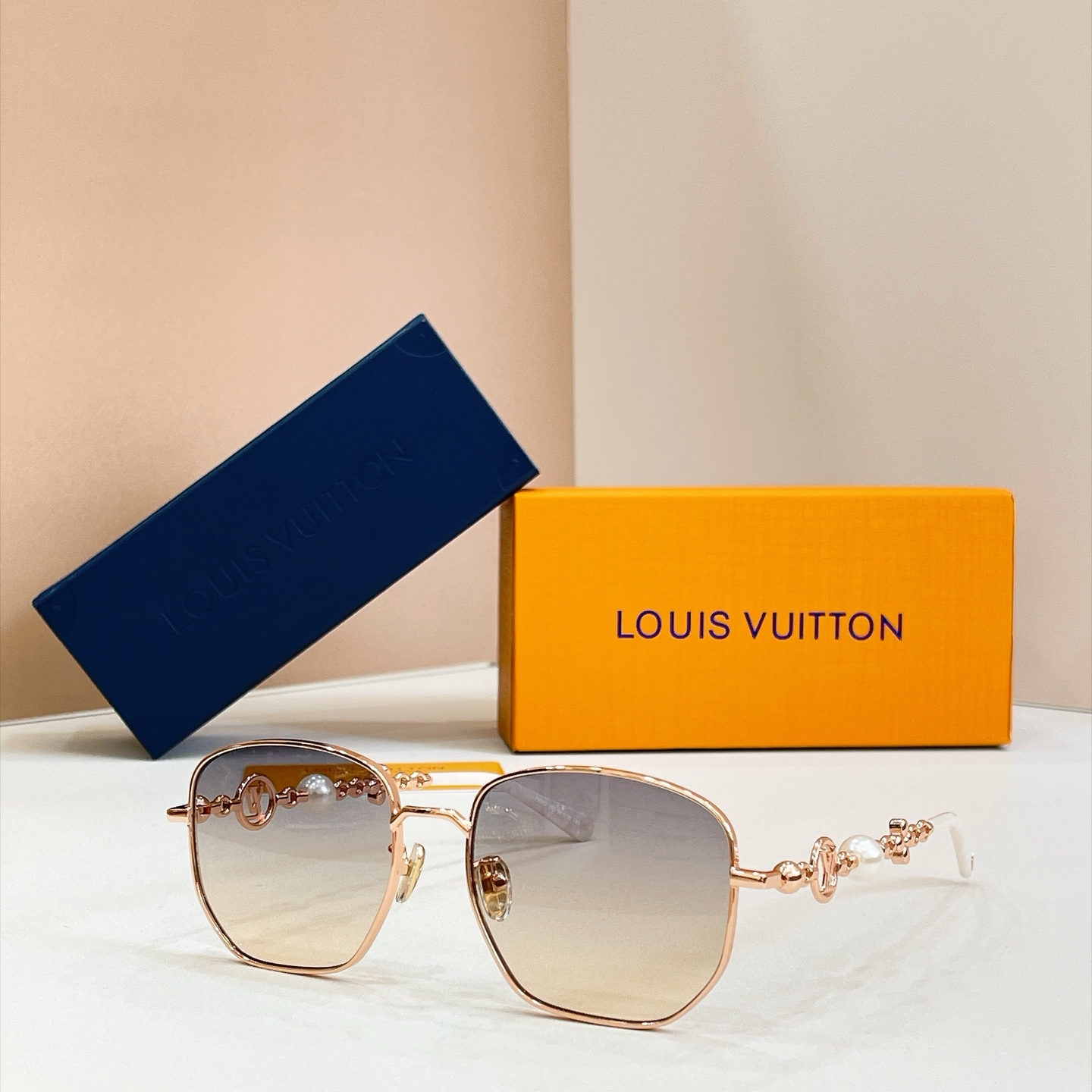 LOUIS VUITTO*✨✨✨MODEL：Z8332✨✨✨ SIZE：56口18-145✨✨✨