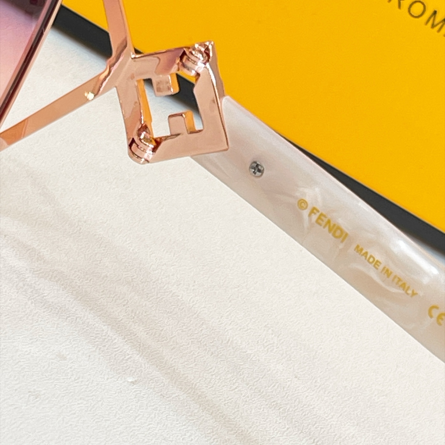 FENDI✨✨✨MODEL：FE4100✨✨ SIZE：59口16-140✨✨✨