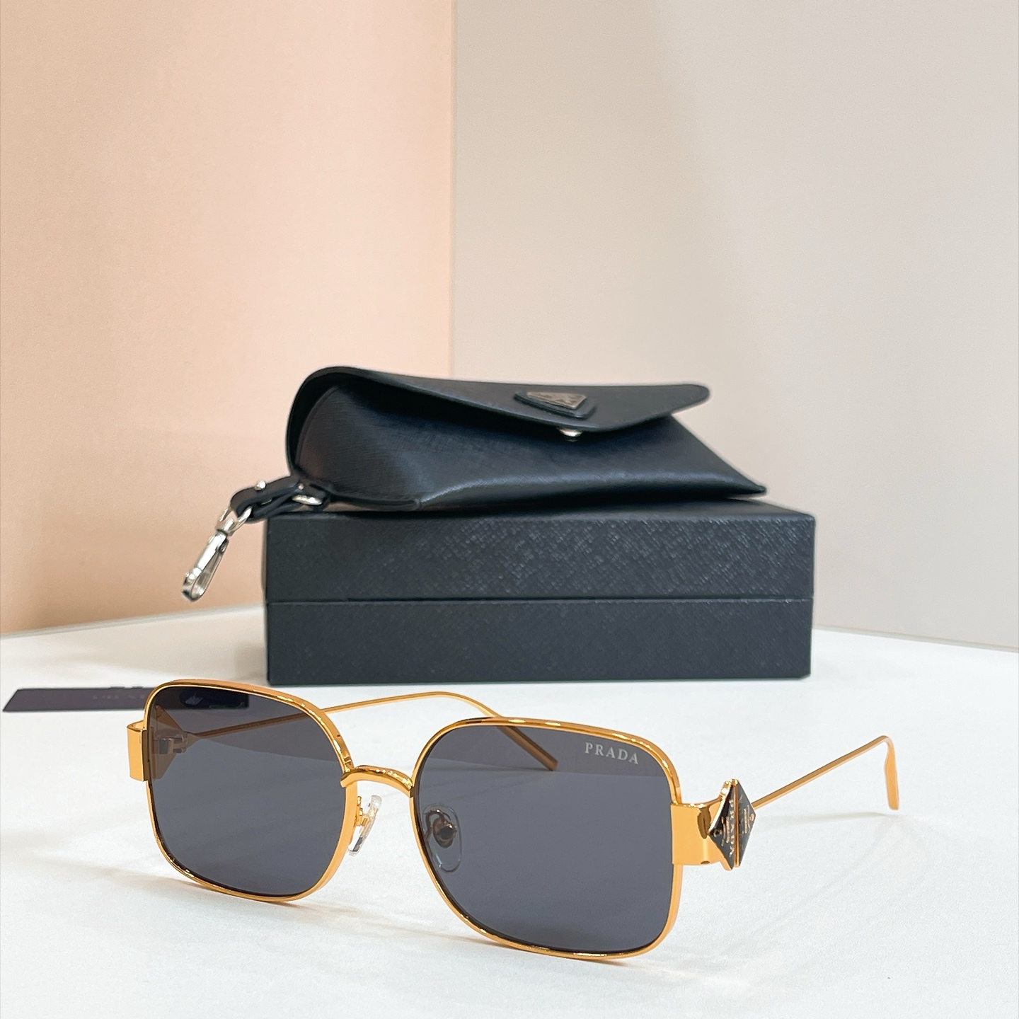 PRADA✨✨✨MODEL：SPR D68S✨✨✨SIZE：57口16-145✨✨✨