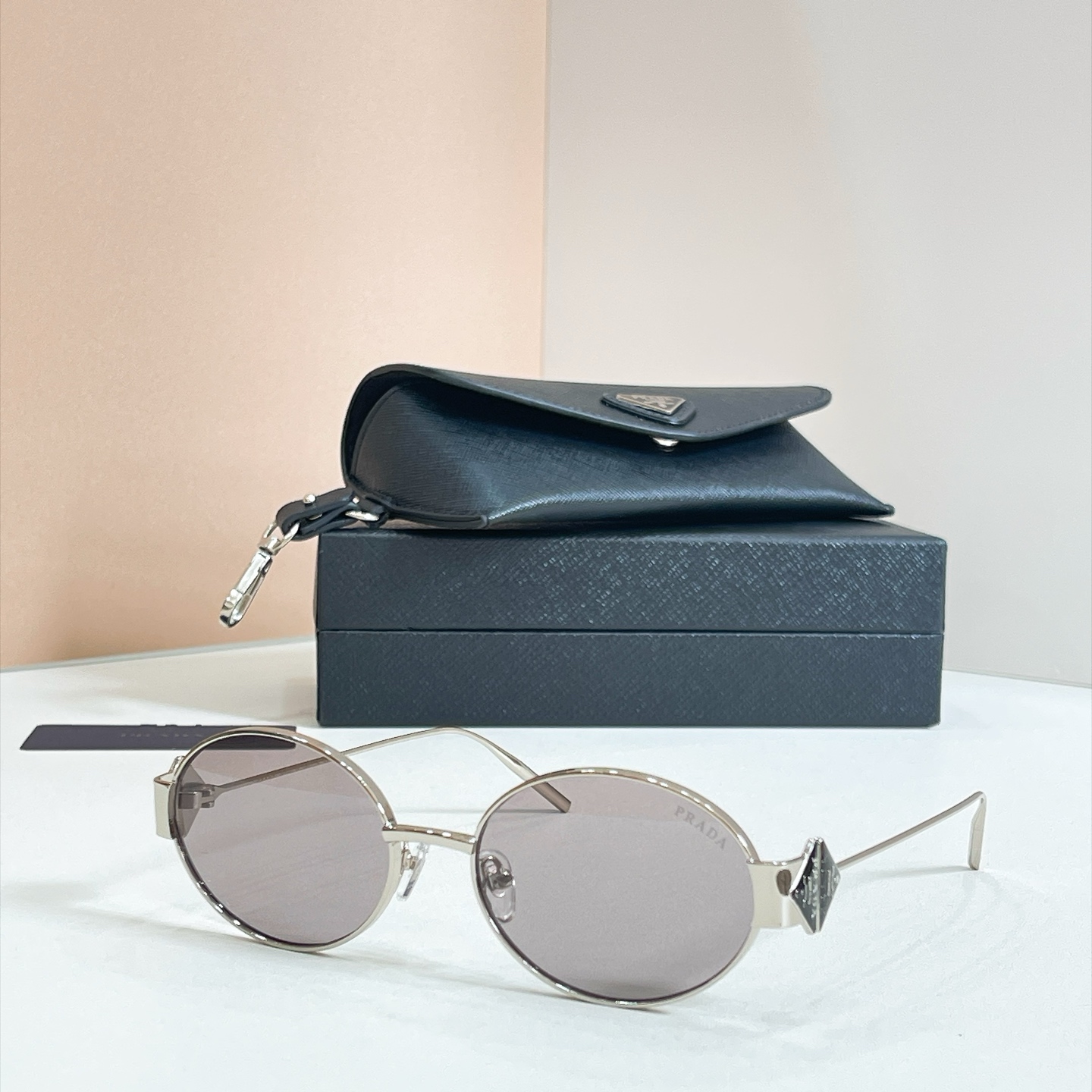 PRADA✨✨✨MODEL：SPR D69S✨✨✨SIZE：57口18-145✨✨✨