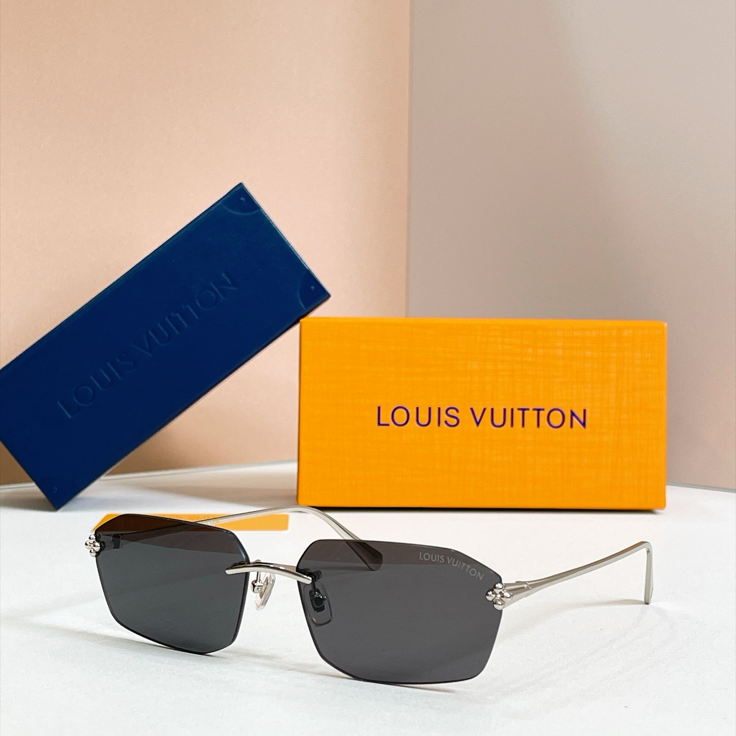 LOUIS VUITTO*✨✨✨MODEL：Z7346U✨✨✨ SIZE：60口17-145✨✨✨