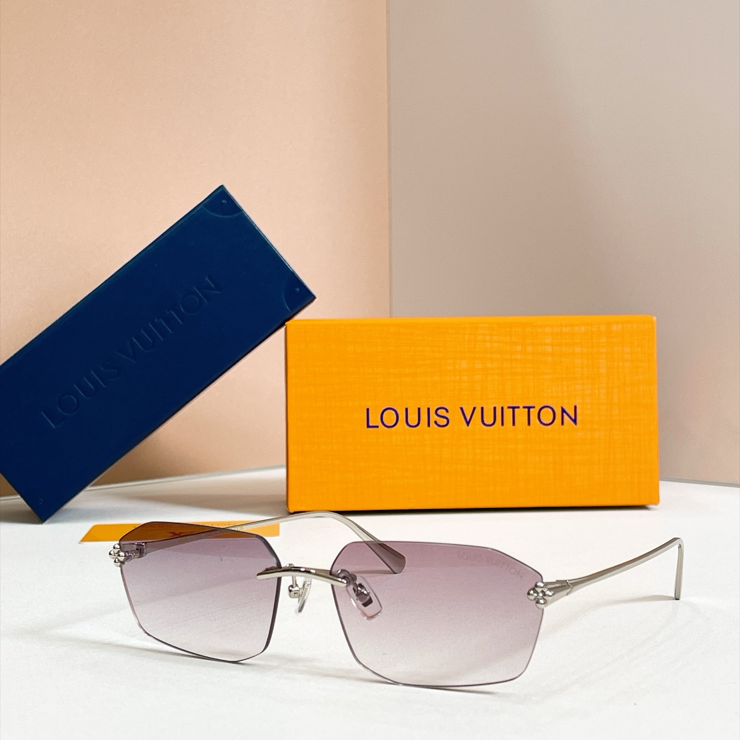 LOUIS VUITTO*✨✨✨MODEL：Z7346U✨✨✨ SIZE：60口17-145✨✨✨