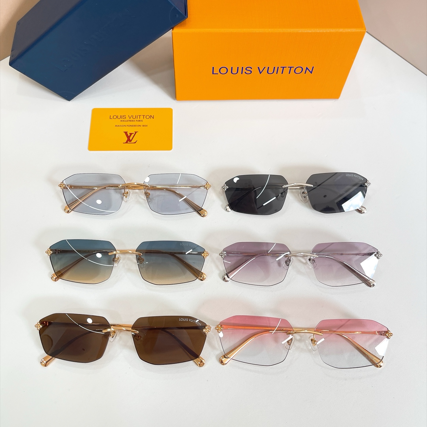 LOUIS VUITTO*✨✨✨MODEL：Z7346U✨✨✨ SIZE：60口17-145✨✨✨