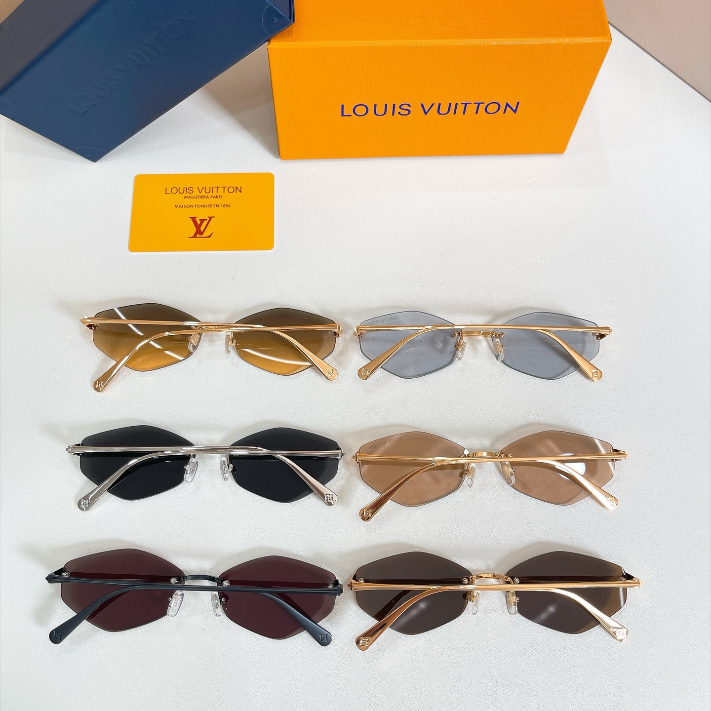 LOUIS VUITTO*✨✨✨MODEL：Z7347U✨✨✨ SIZE：60口17-145✨✨✨
