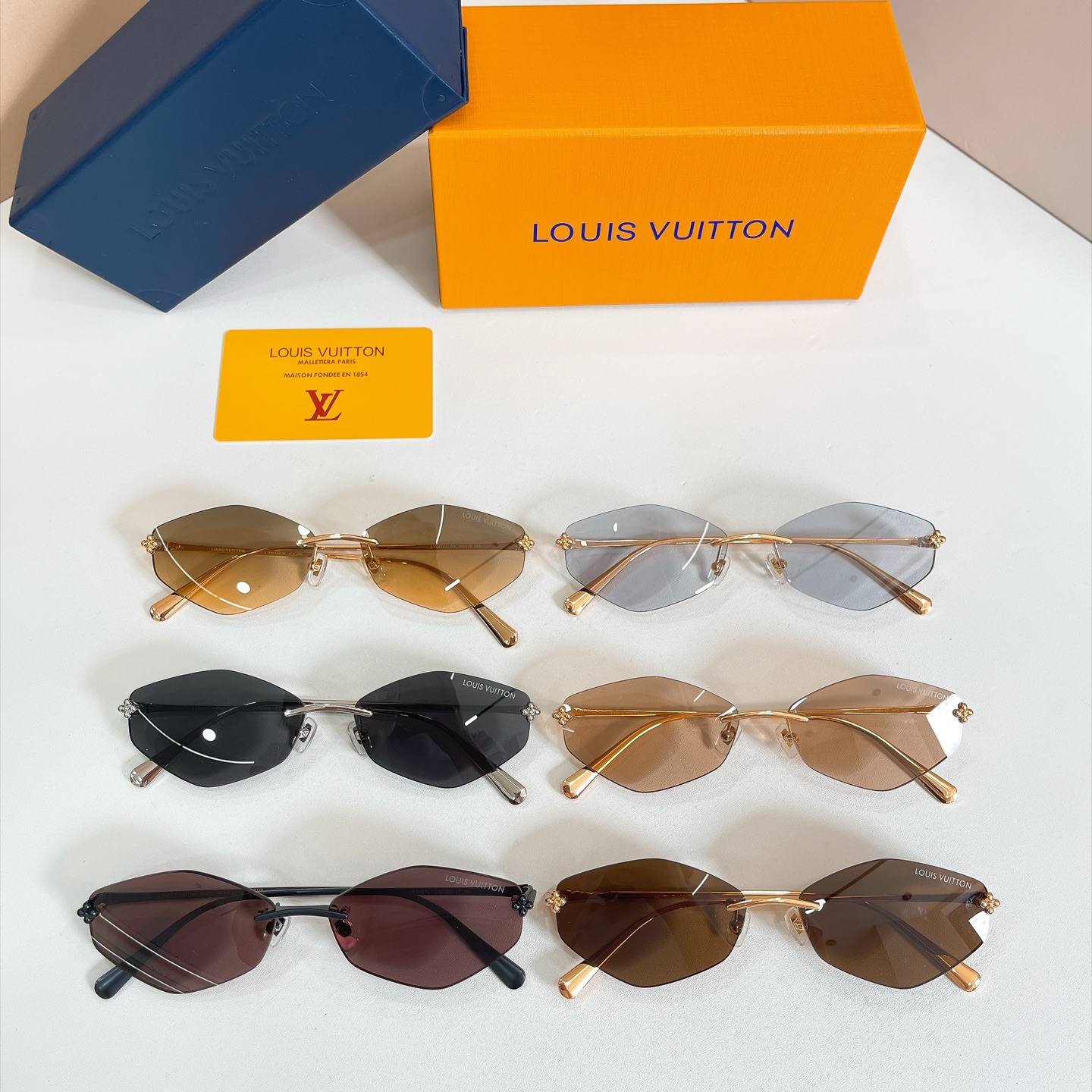 LOUIS VUITTO*✨✨✨MODEL：Z7347U✨✨✨ SIZE：60口17-145✨✨✨