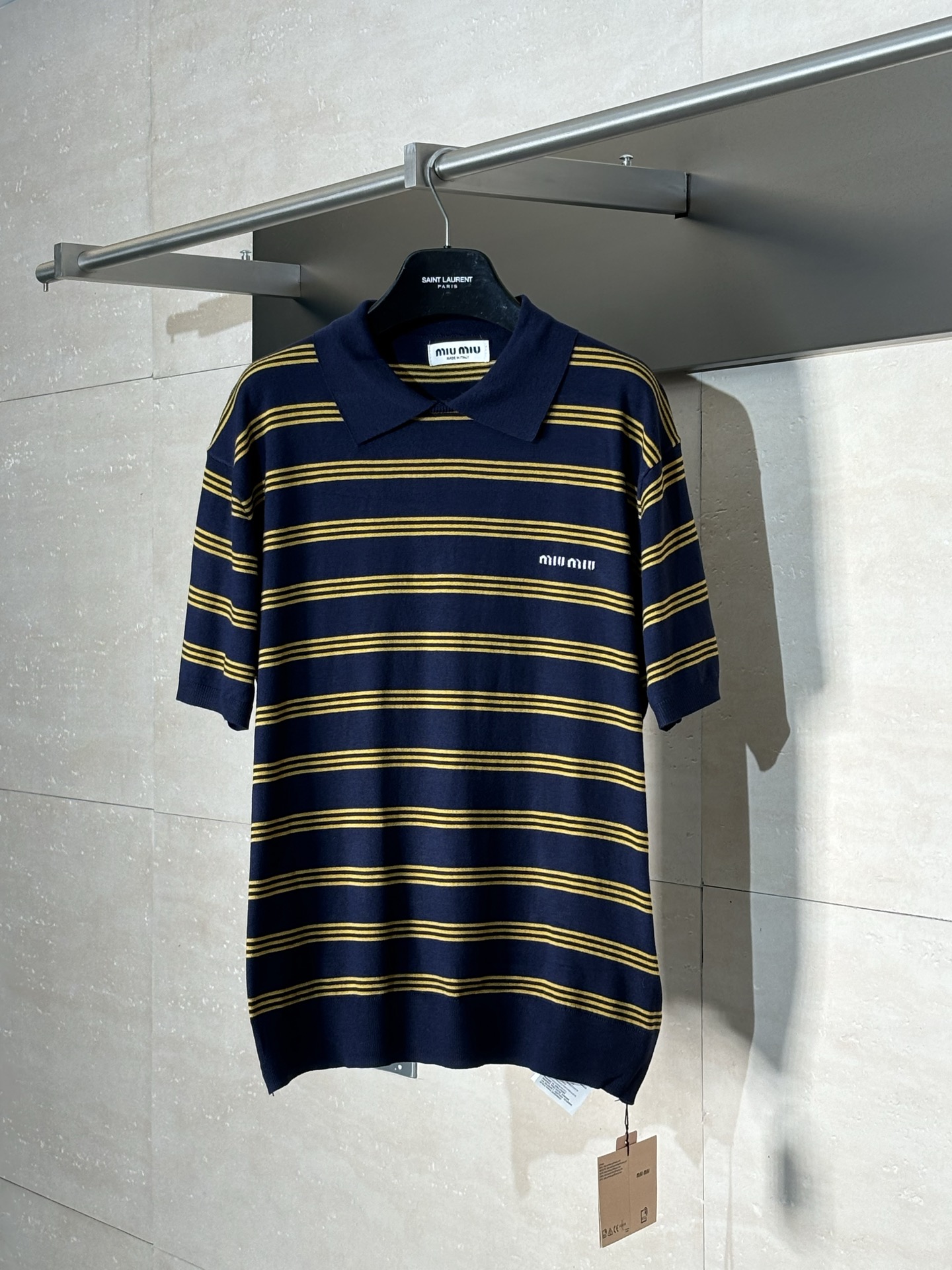 Miu miu*/Miu Miu Polo de punto con rayas, temporada 25SS, confeccionado con máquina integral japonesa Shima Seiki MFG-3…