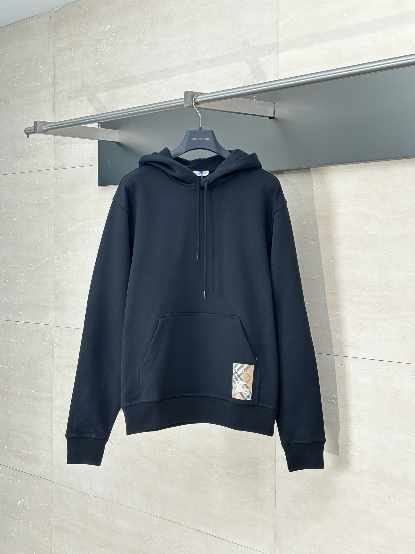 Burberry*/巴宝莉 25FW 早秋新款针织毛圈长袖帽衫 下摆经典战马标签点缀，衣领和衣袖肩膀处双走线，简单设计款式，直筒剪裁 休闲版型 Size：S/M/L/XL