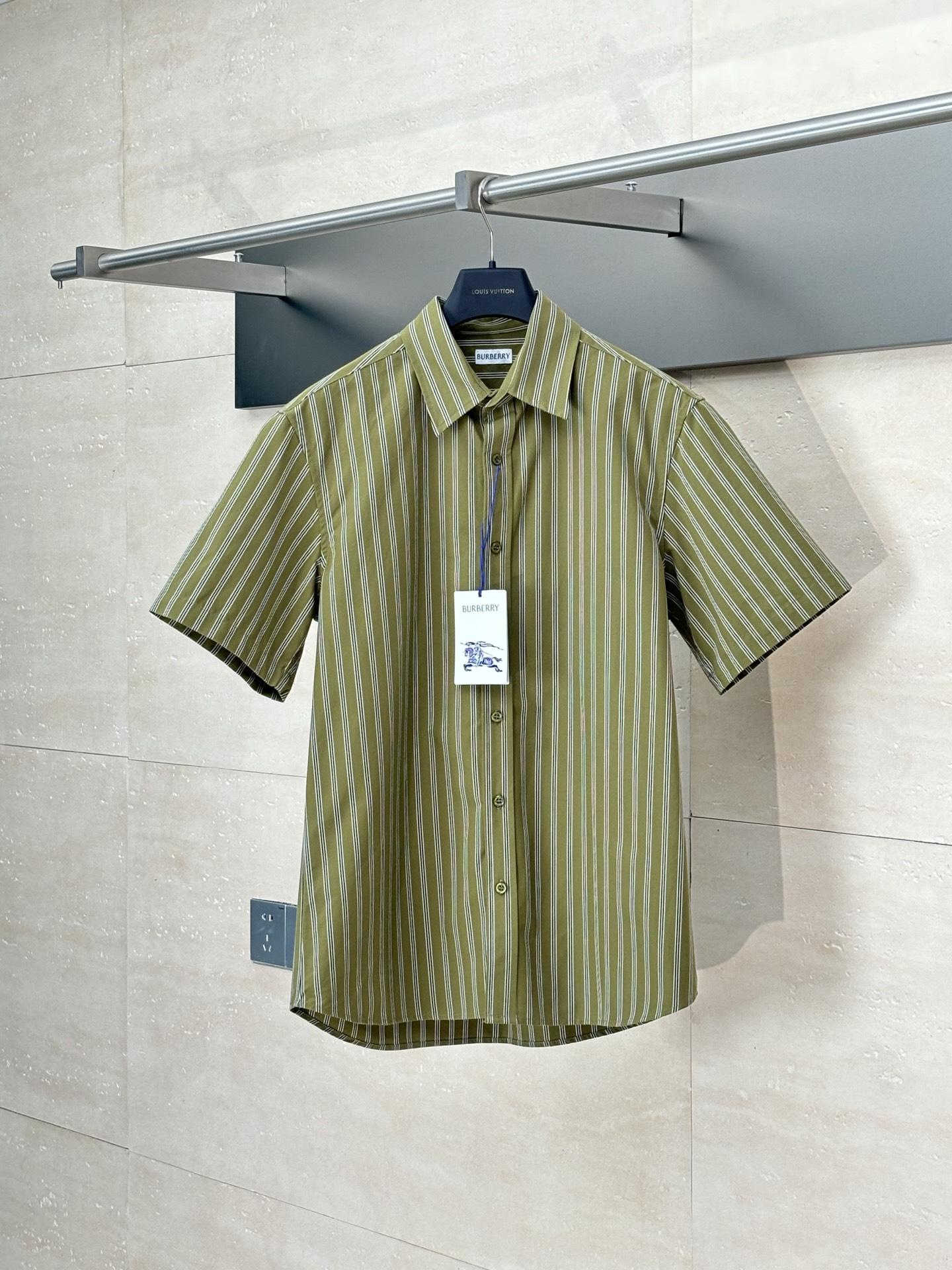 Burberr*/Burberry Bbr 25SS nueva camisa de manga corta a rayas de primavera y verano. La tela proporcionada por el clie…