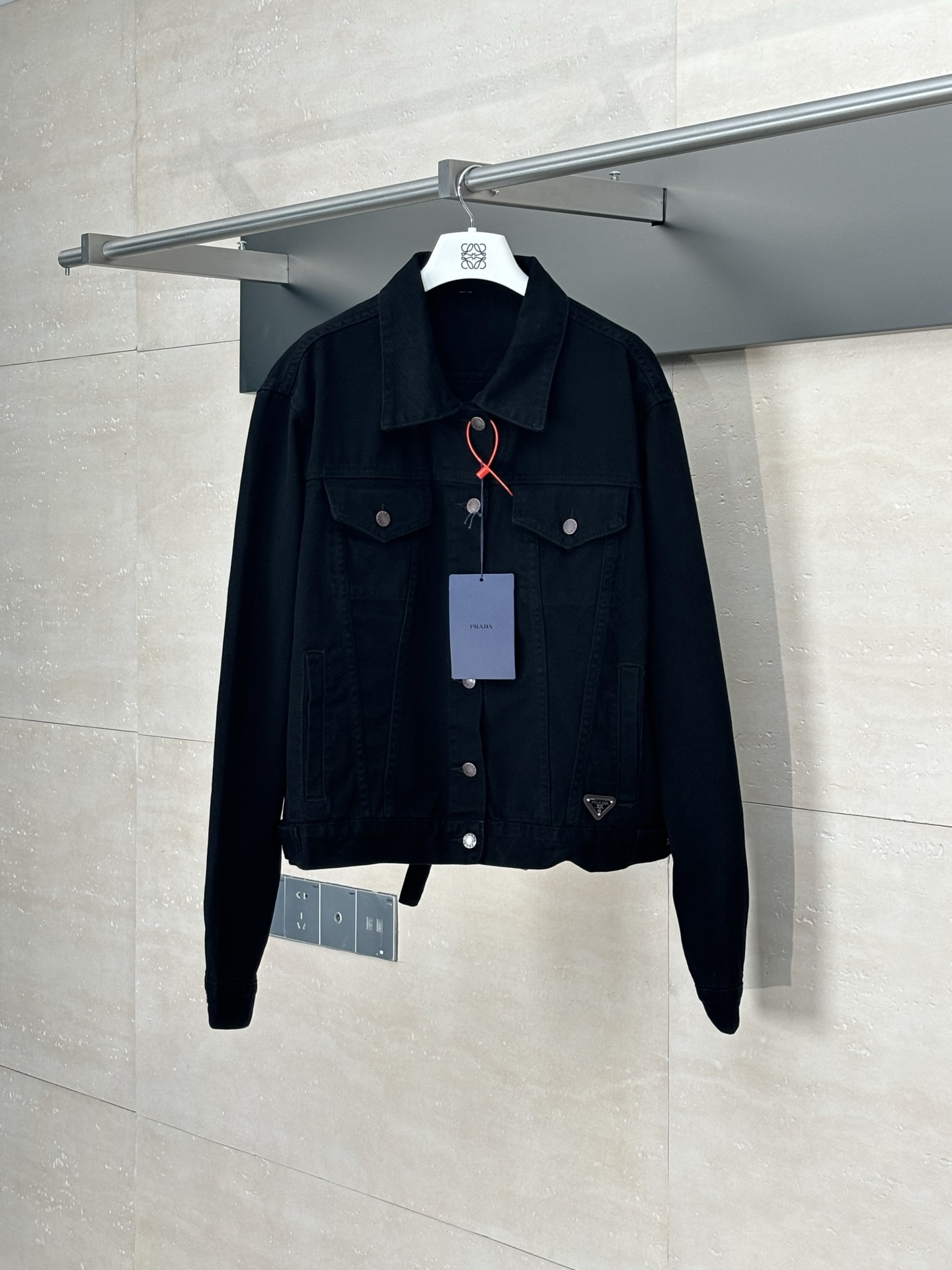Prada*/Prada 25Fw chaqueta vaquera con nuevo logo. Terciopelo personalizado de satén sarga fantasma de alta densidad. S…
