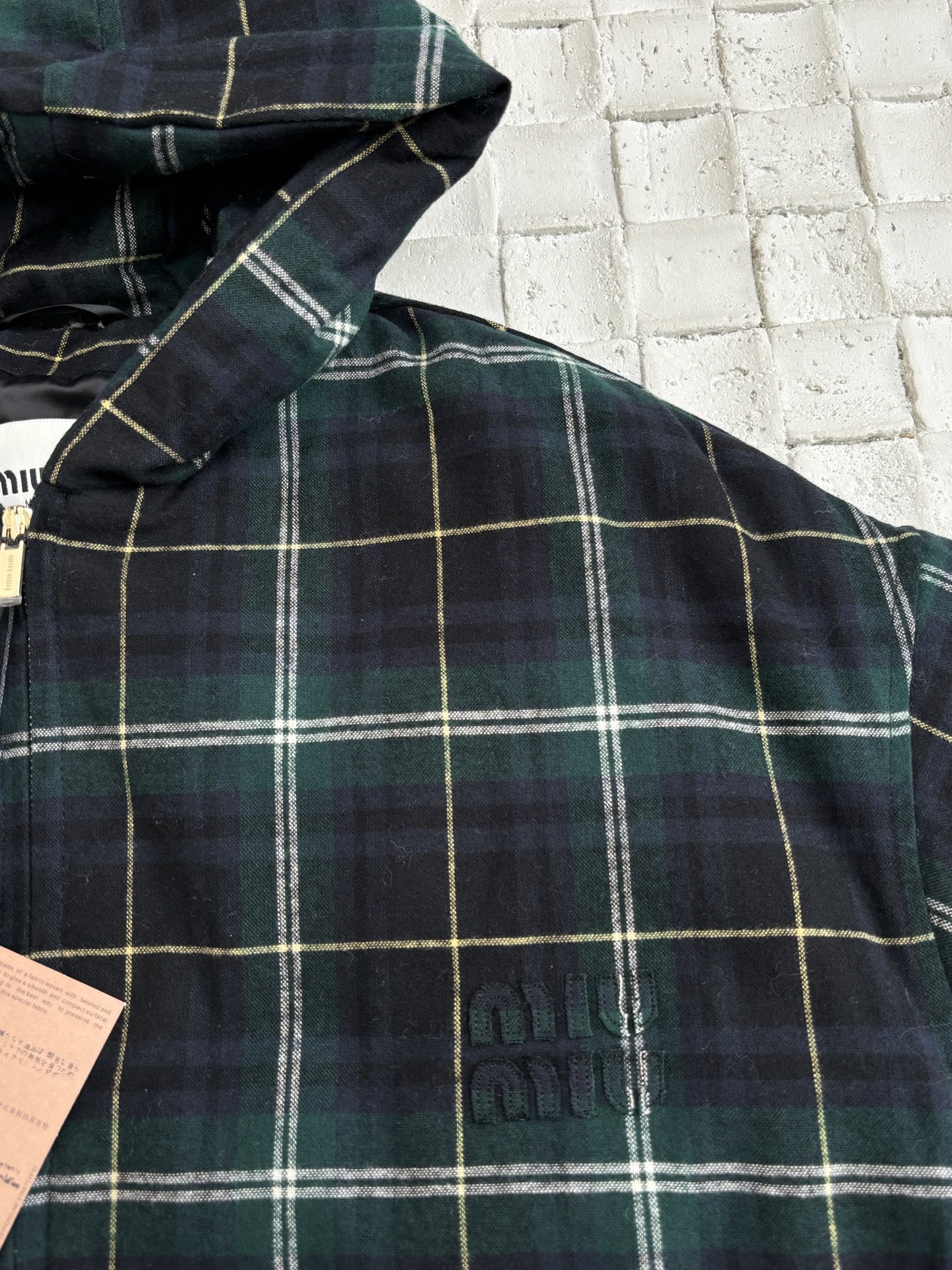 Luxury Custom Green Cotton Jacket with Intricate Details and Classic Design - 图片 5