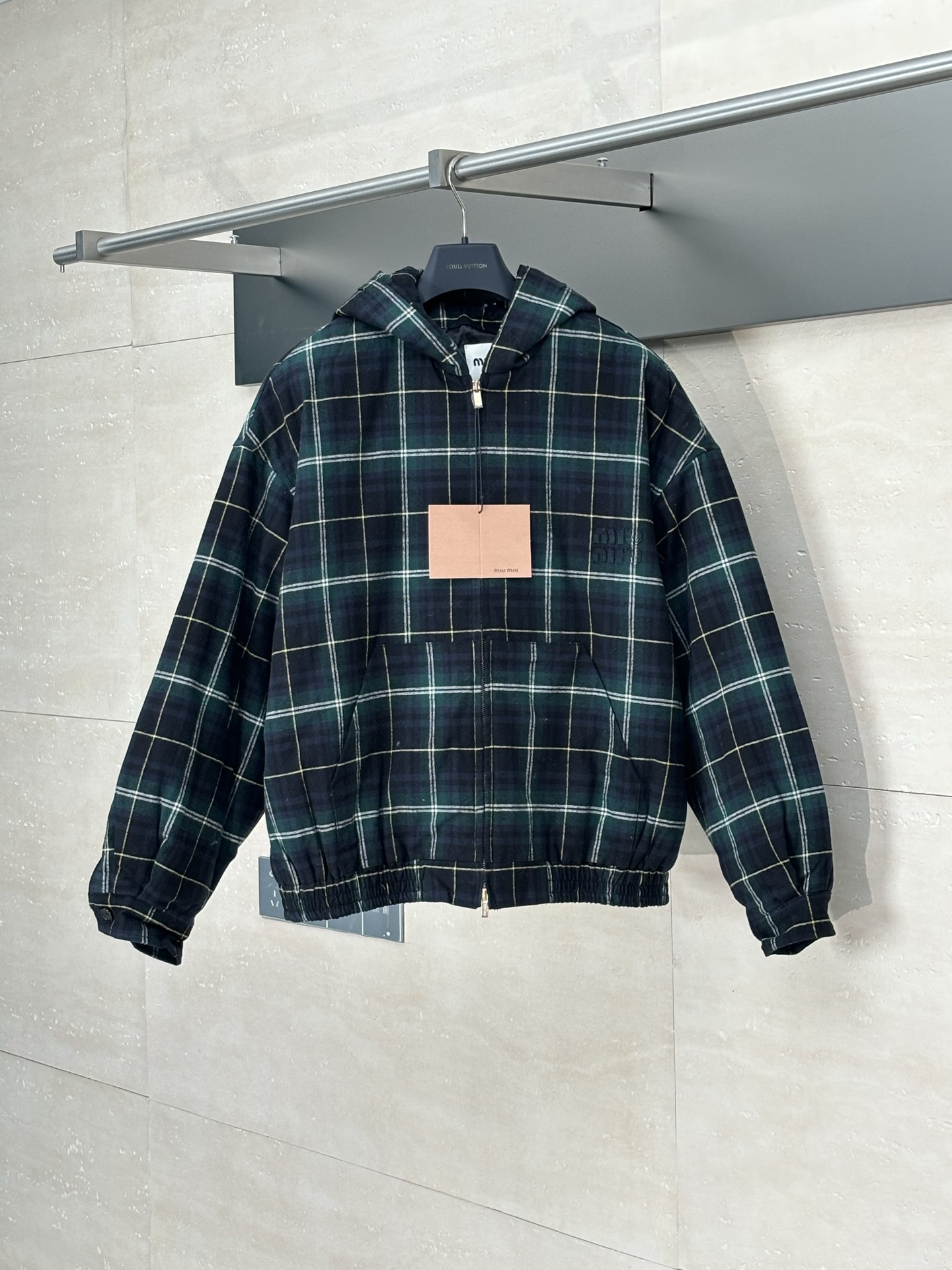 Luxury Custom Green Cotton Jacket with Intricate Details and Classic Design - 图片 1