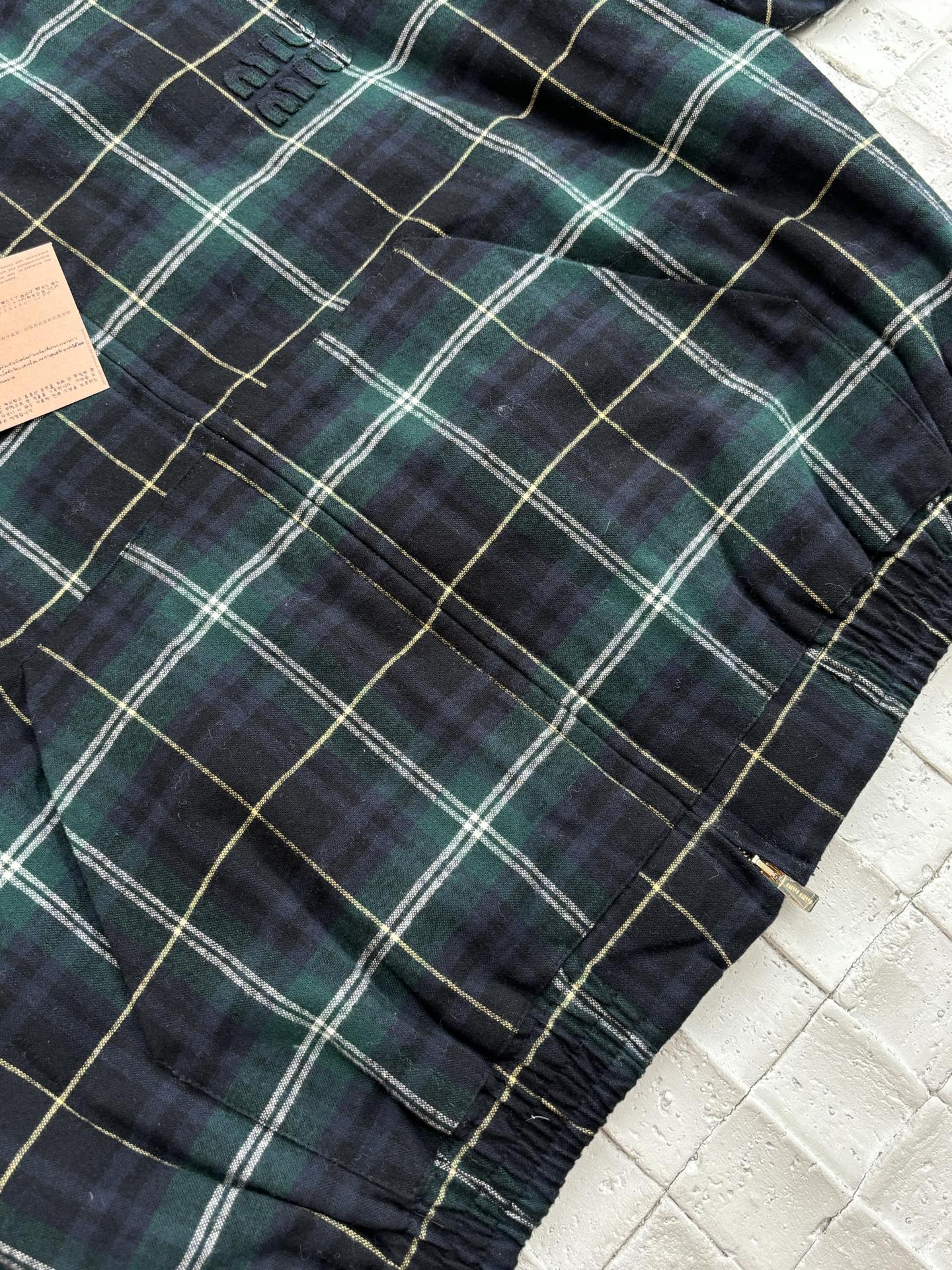 Luxury Custom Green Cotton Jacket with Intricate Details and Classic Design - 图片 6